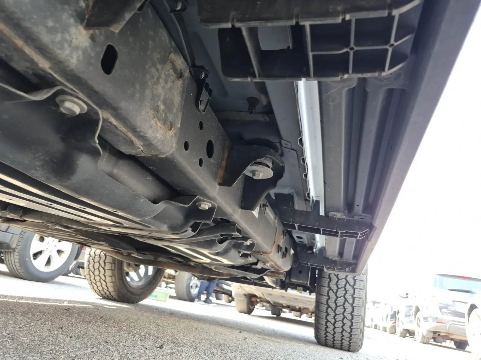 Undercarriage - Passenger Photo