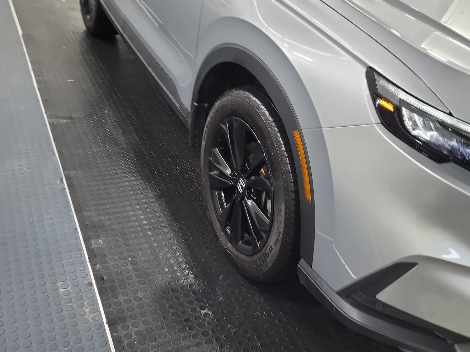 Right Front Wheel/Tire Photo