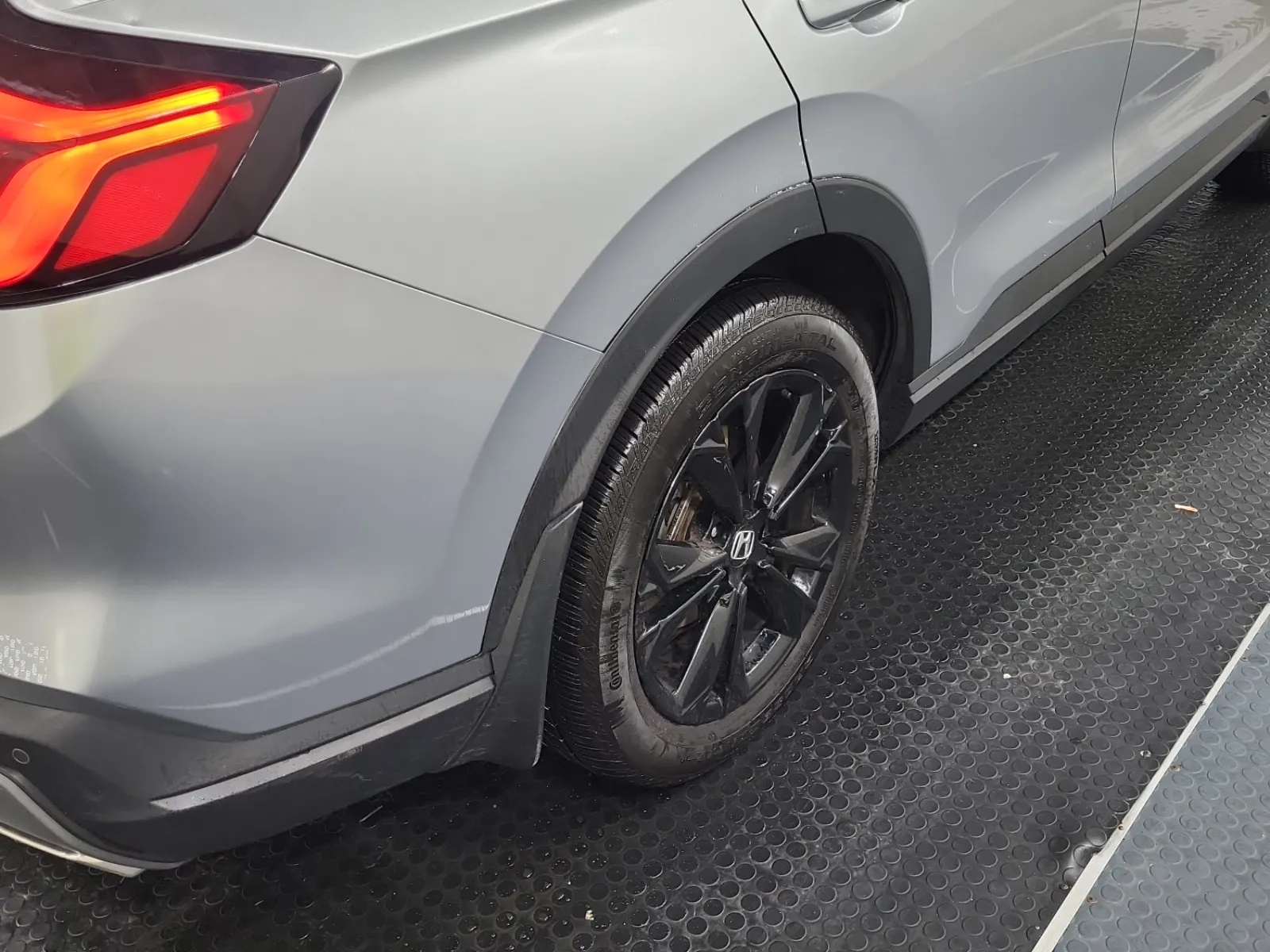 Right Rear Wheel/Tire Photo
