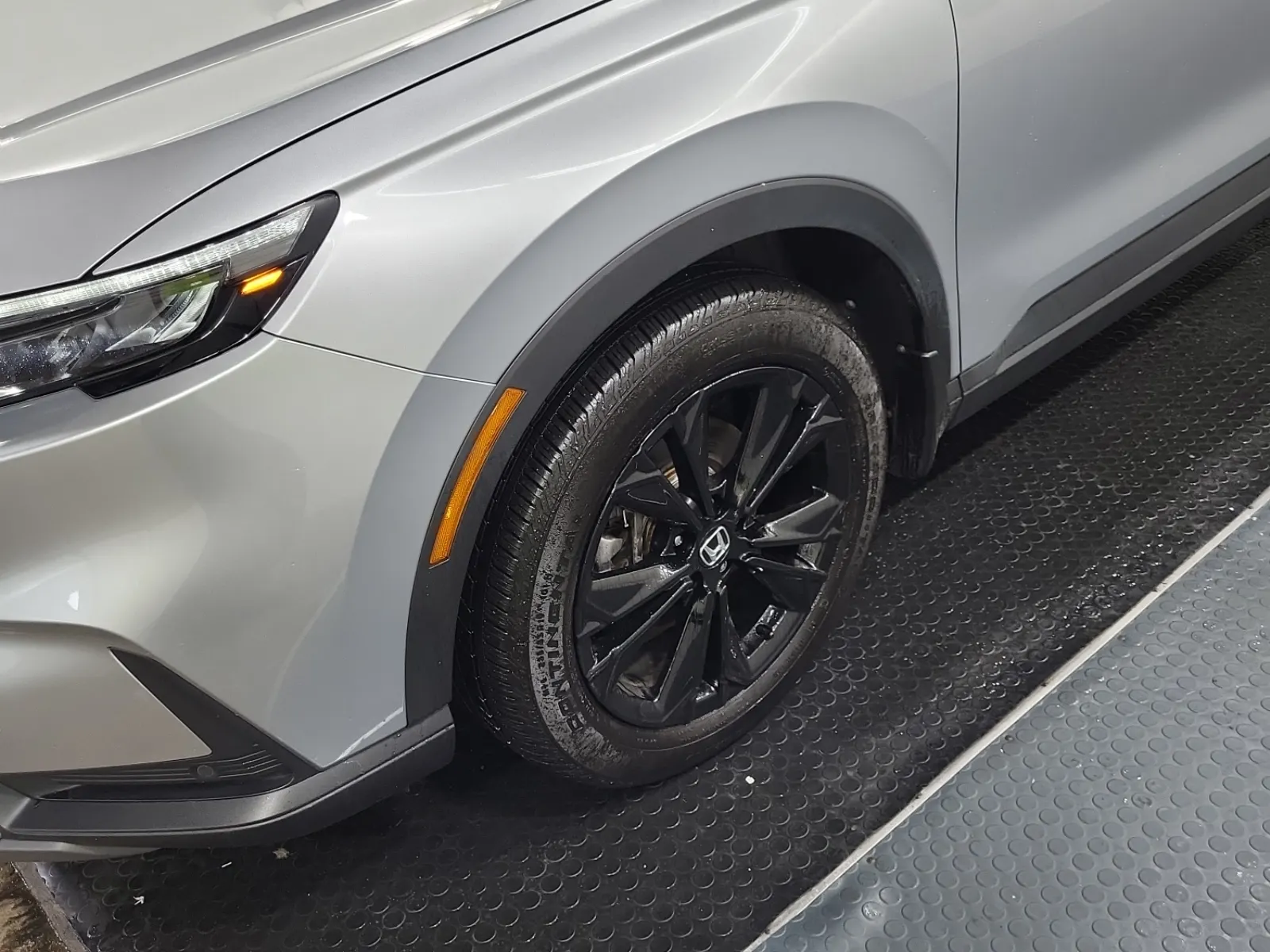 Front driver wheel/tire photo