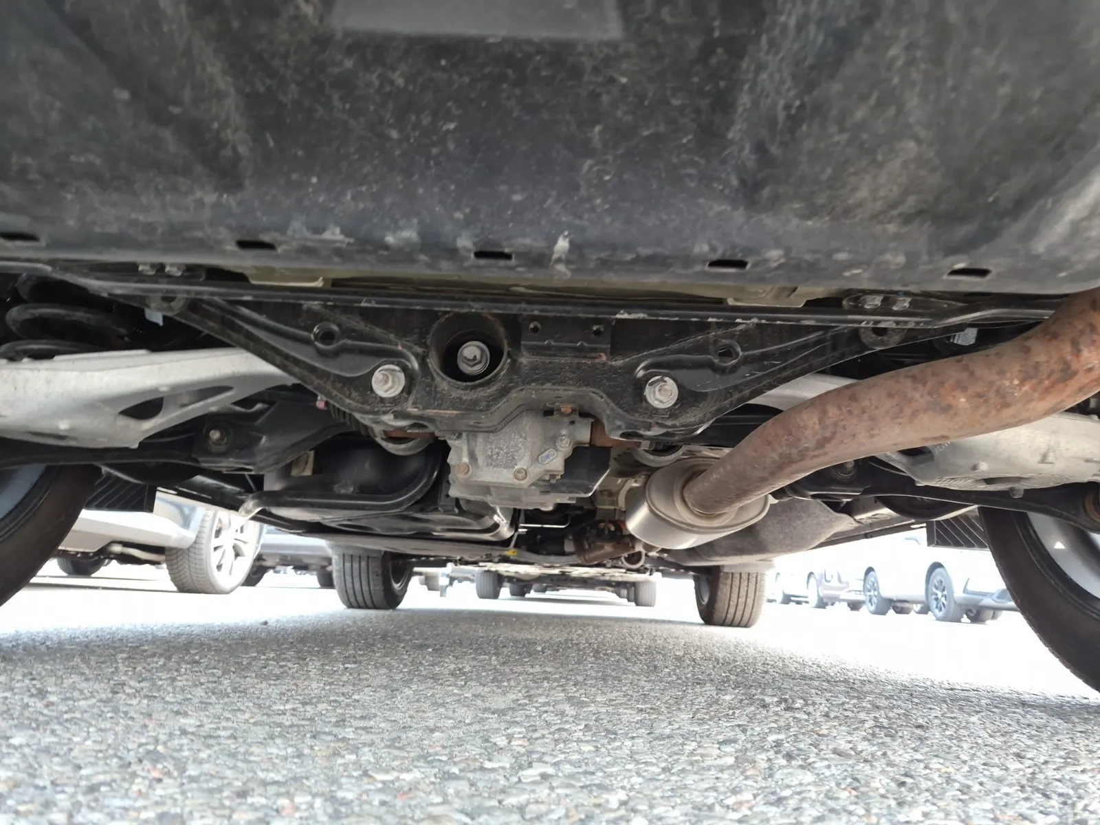 Undercarriage - Rear Photo