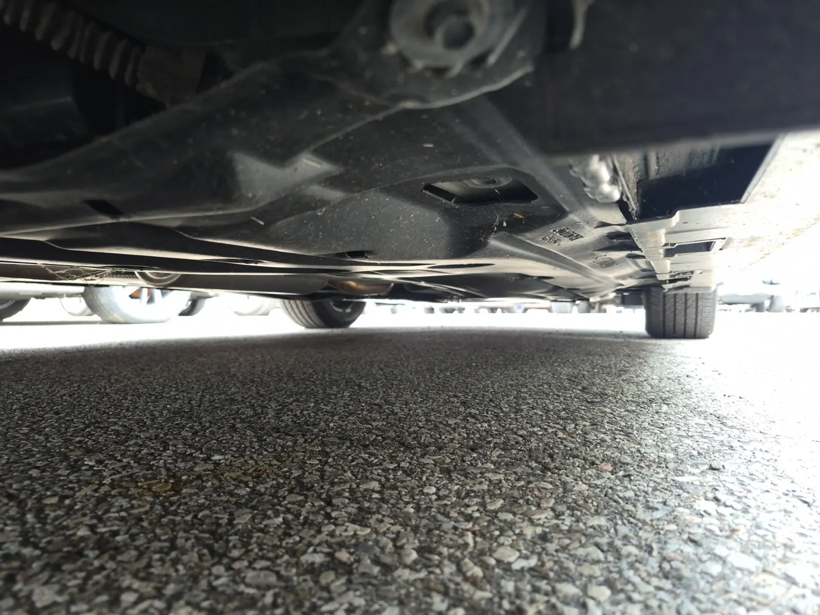 Undercarriage - Passenger Photo