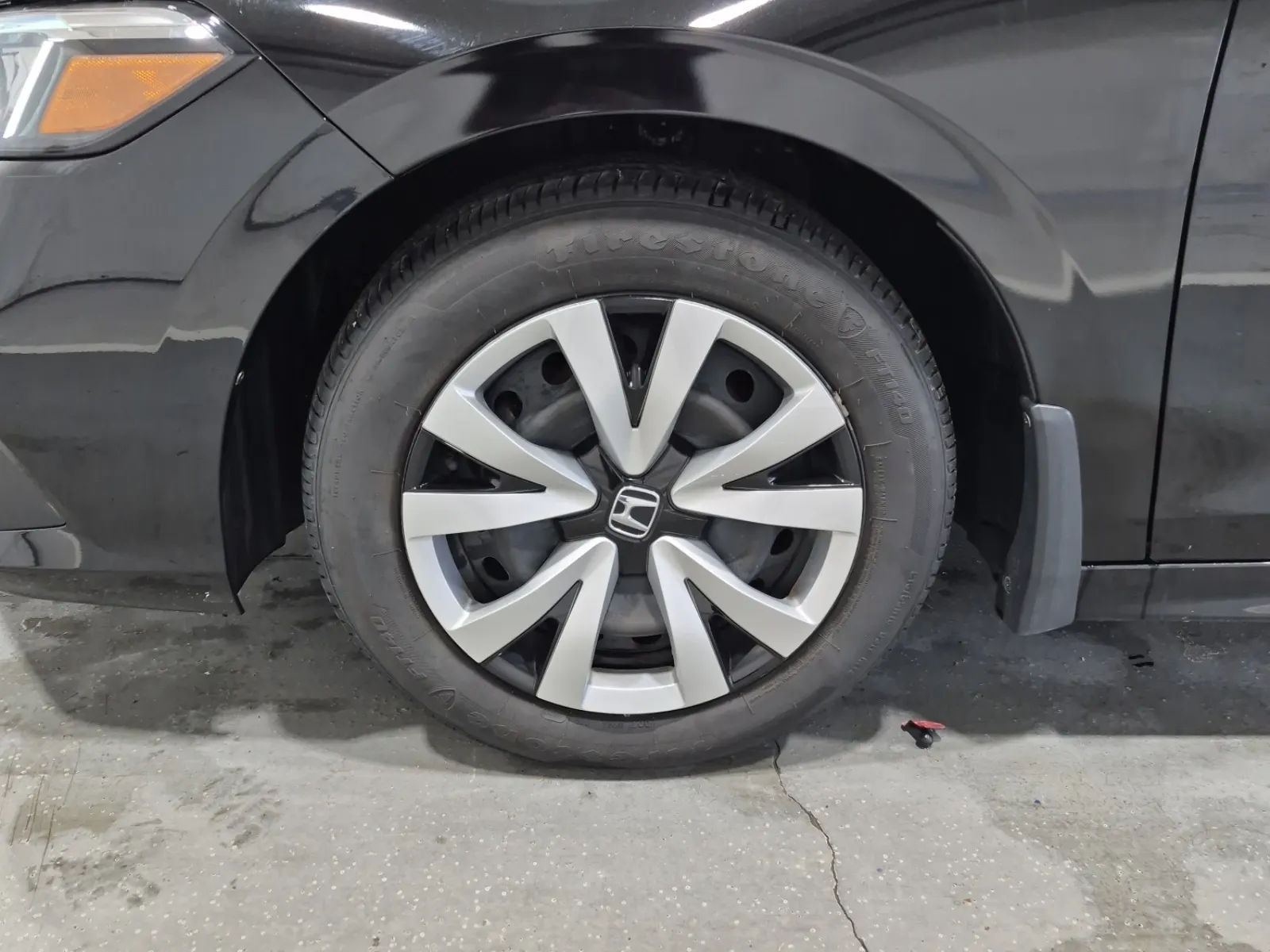 Front driver wheel/tire photo