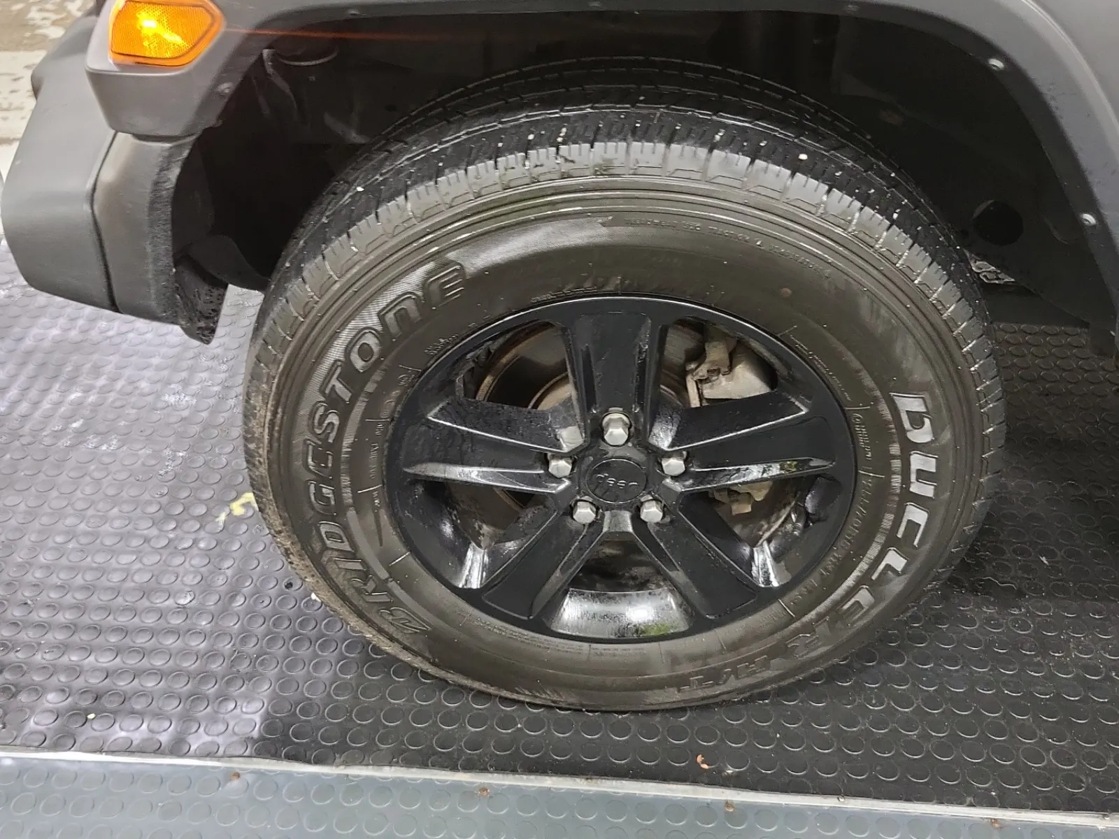 Front driver wheel/tire photo