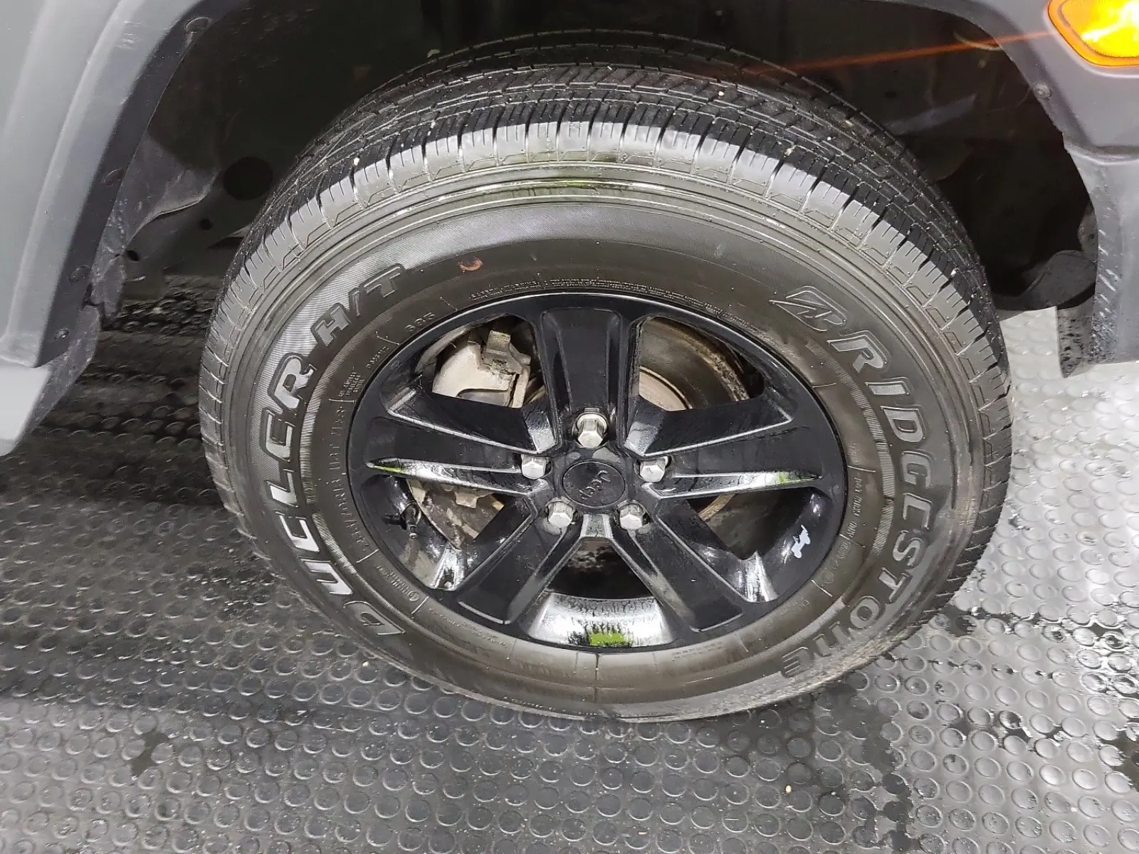 Right Front Wheel/Tire Photo