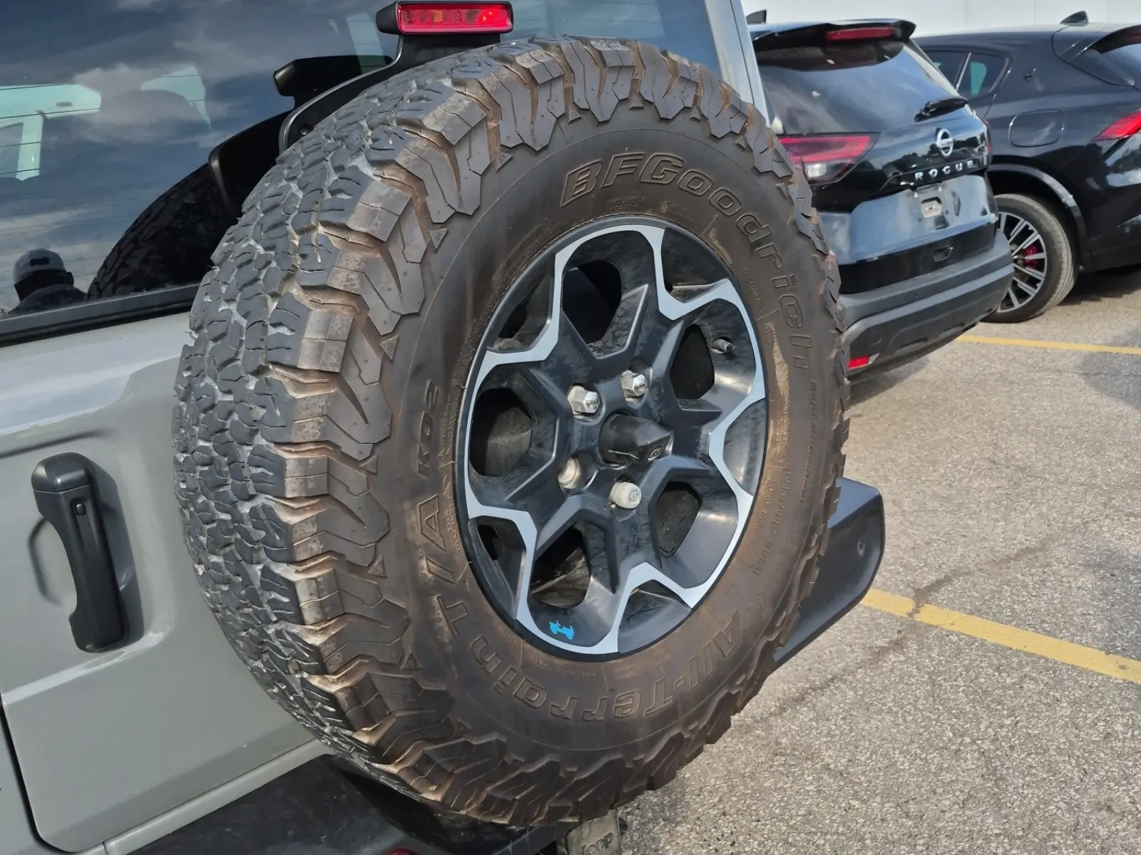 Spare Tire & Wheel Photo