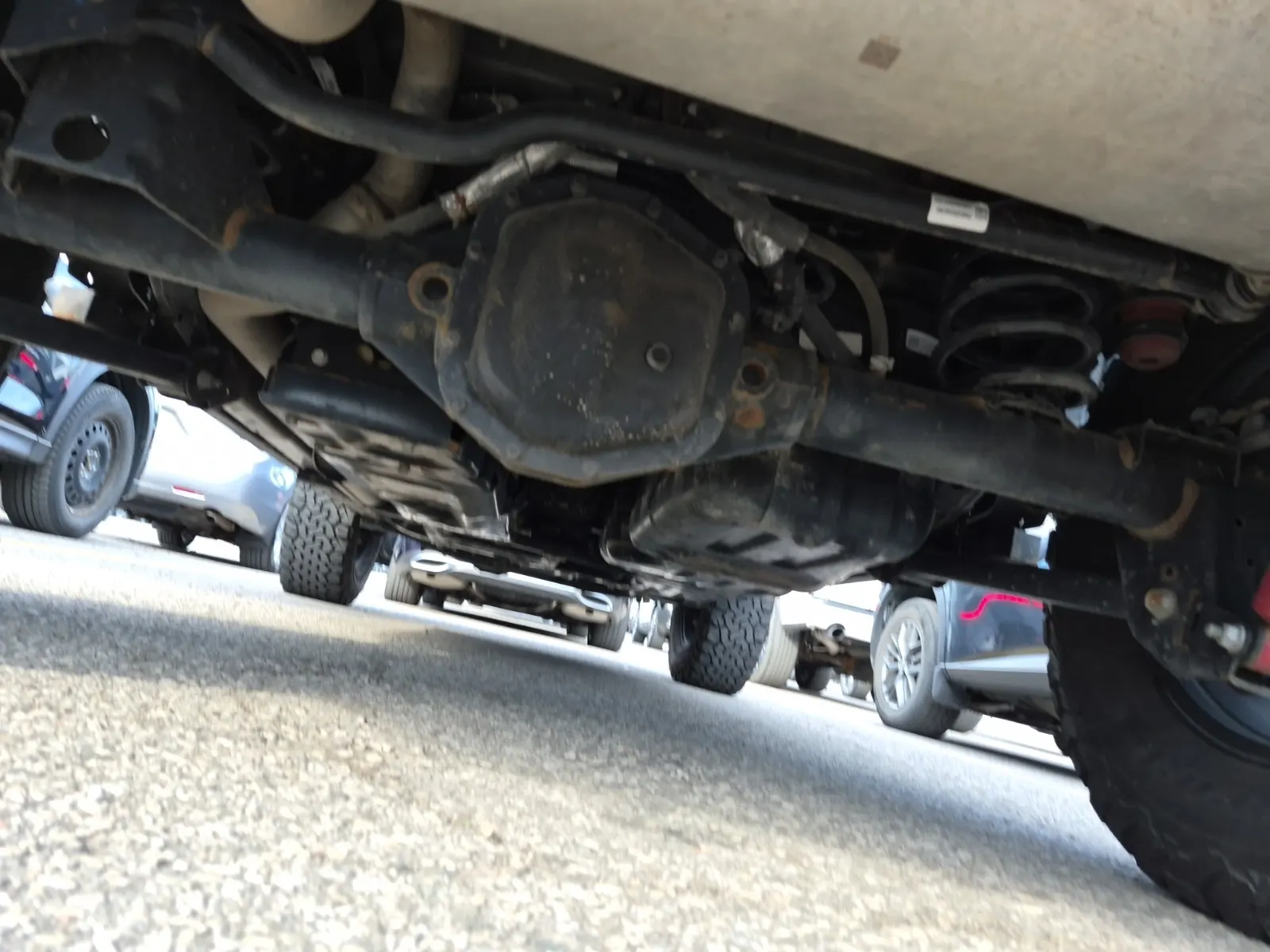 Undercarriage - Rear Photo
