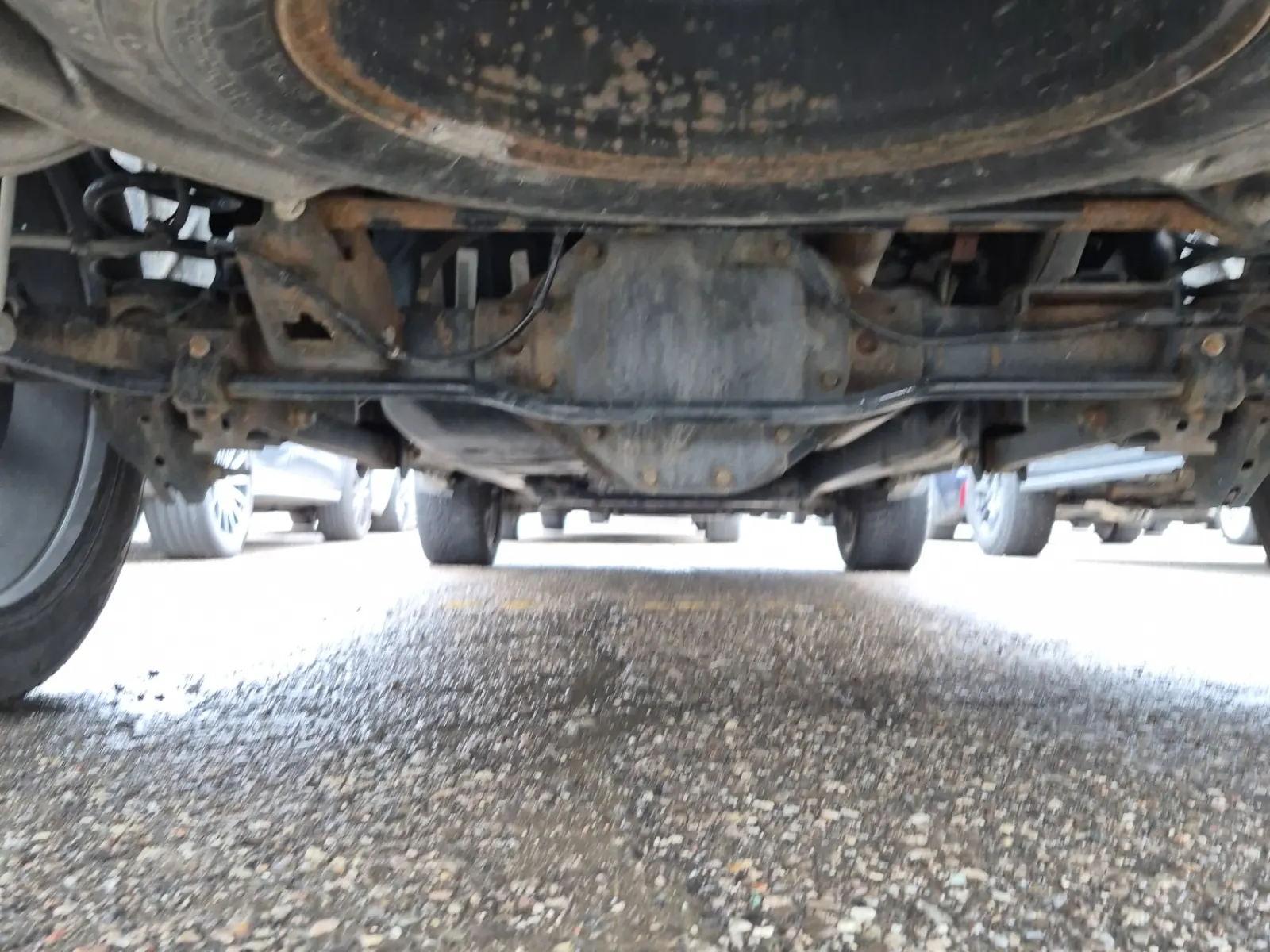 Undercarriage - Rear Photo
