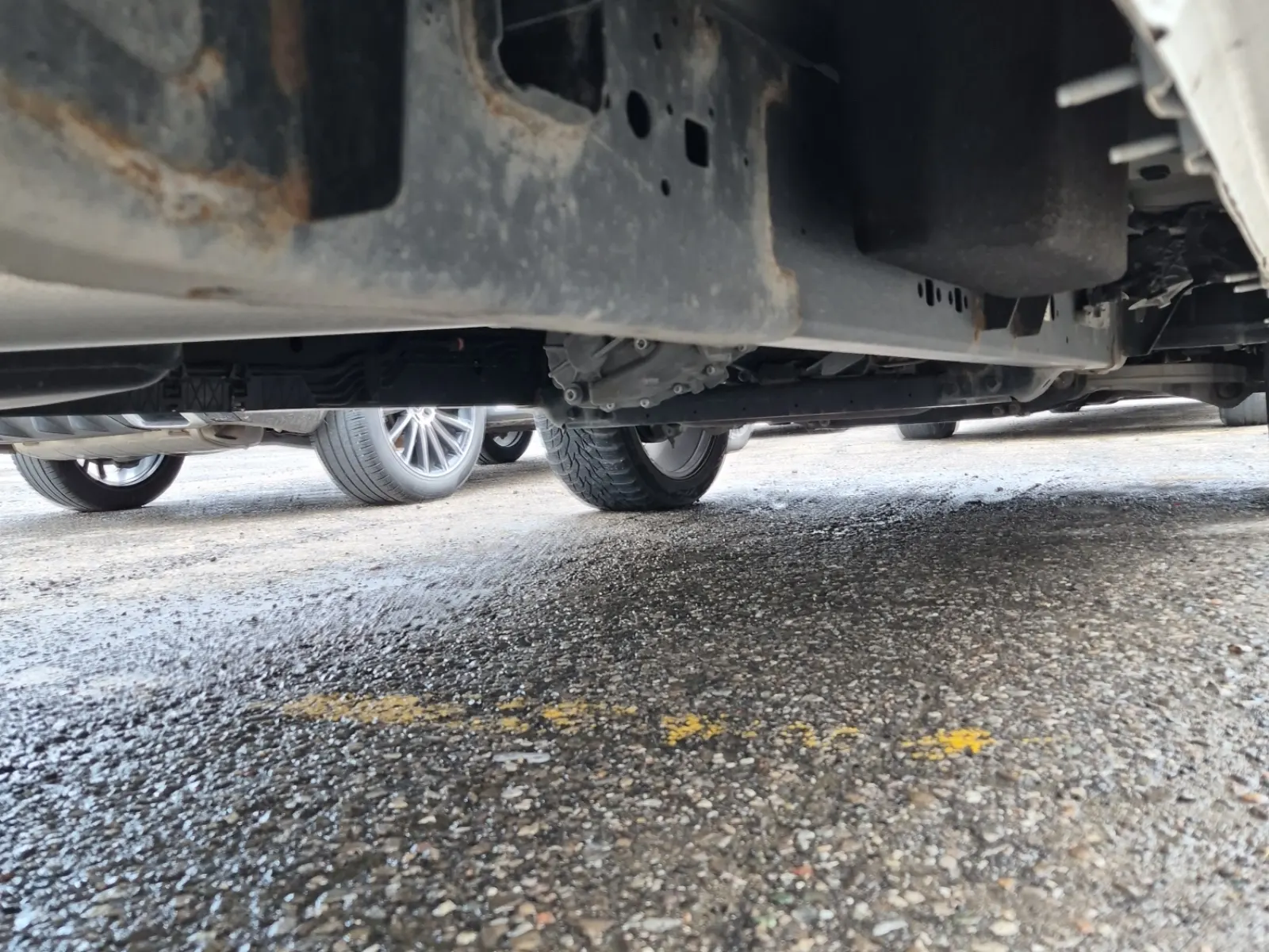 Undercarriage - Passenger Photo