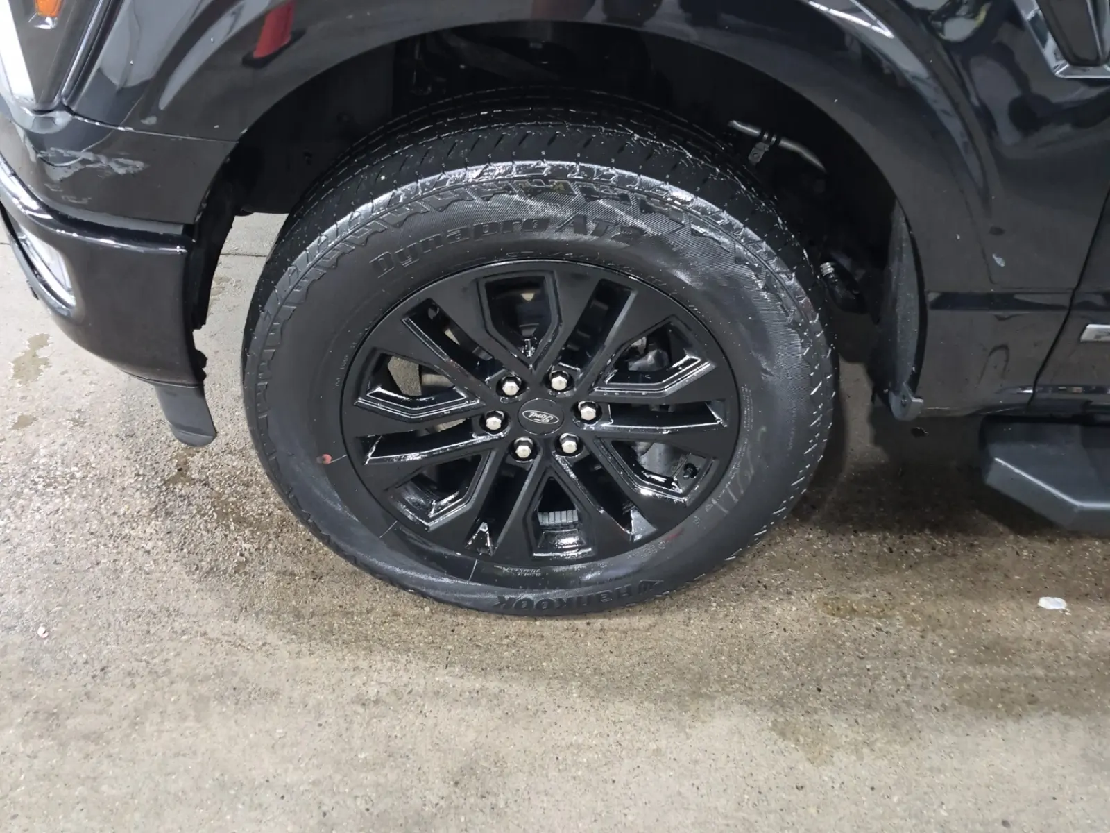 Front driver wheel/tire photo