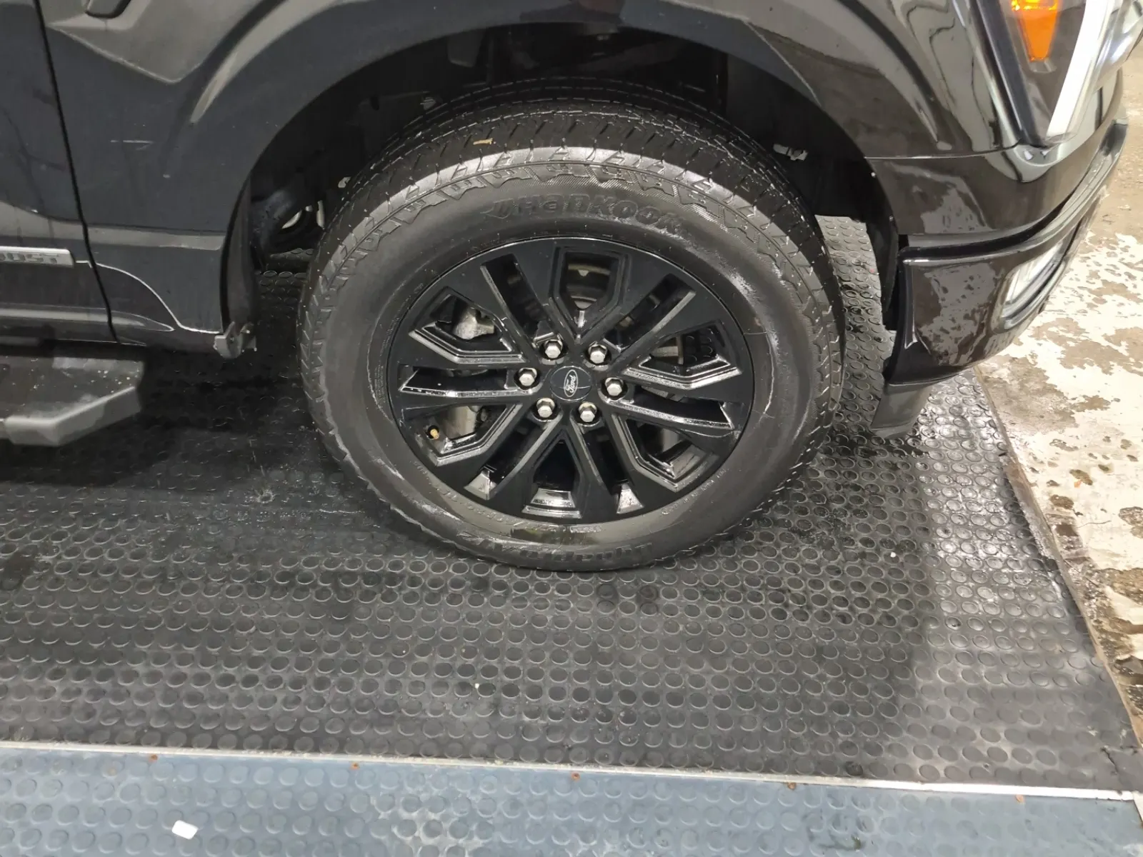 Right Front Wheel/Tire Photo