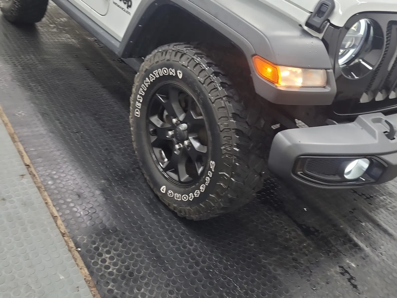 Right Front Wheel/Tire Photo