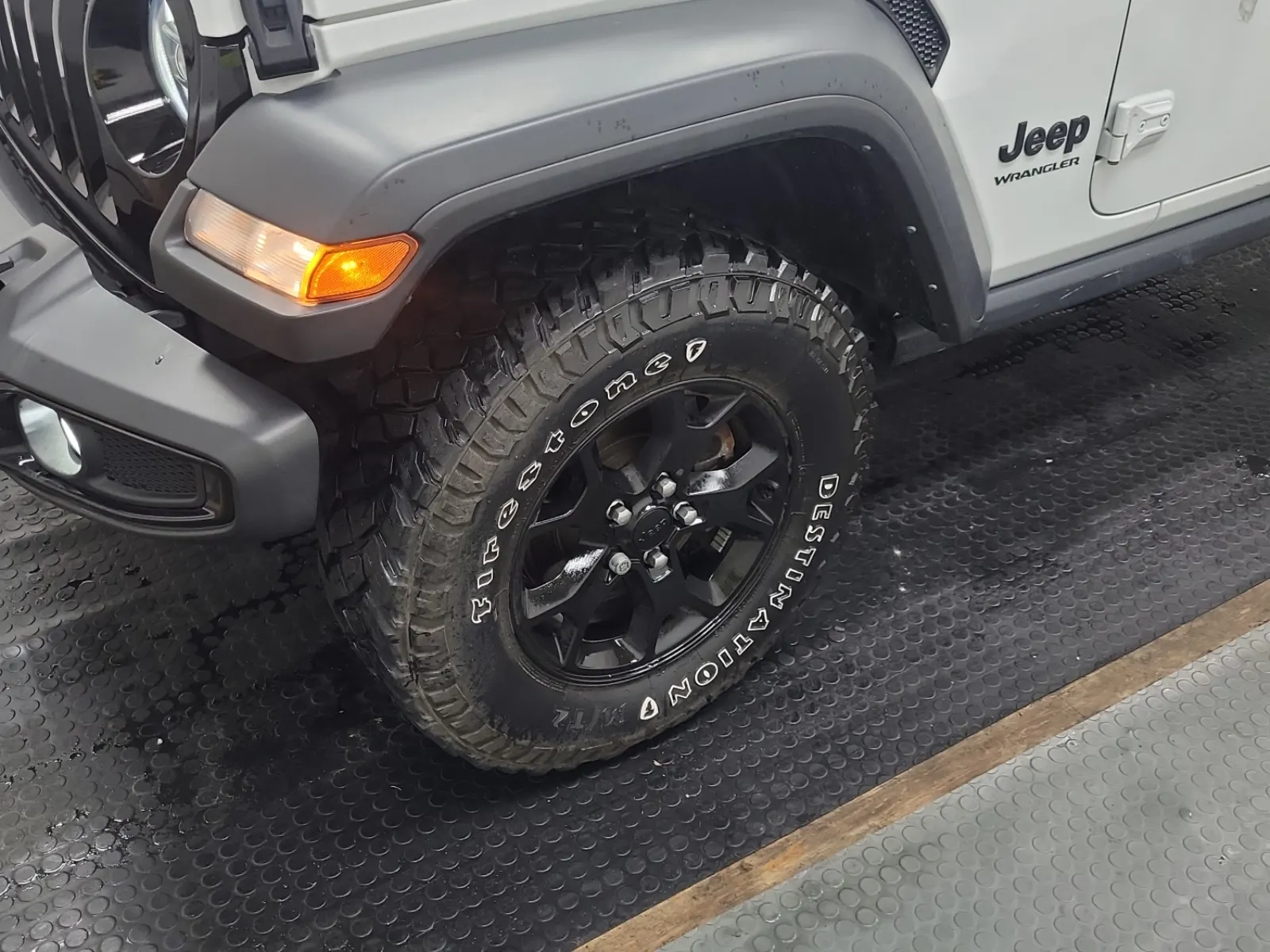 Front driver wheel/tire photo