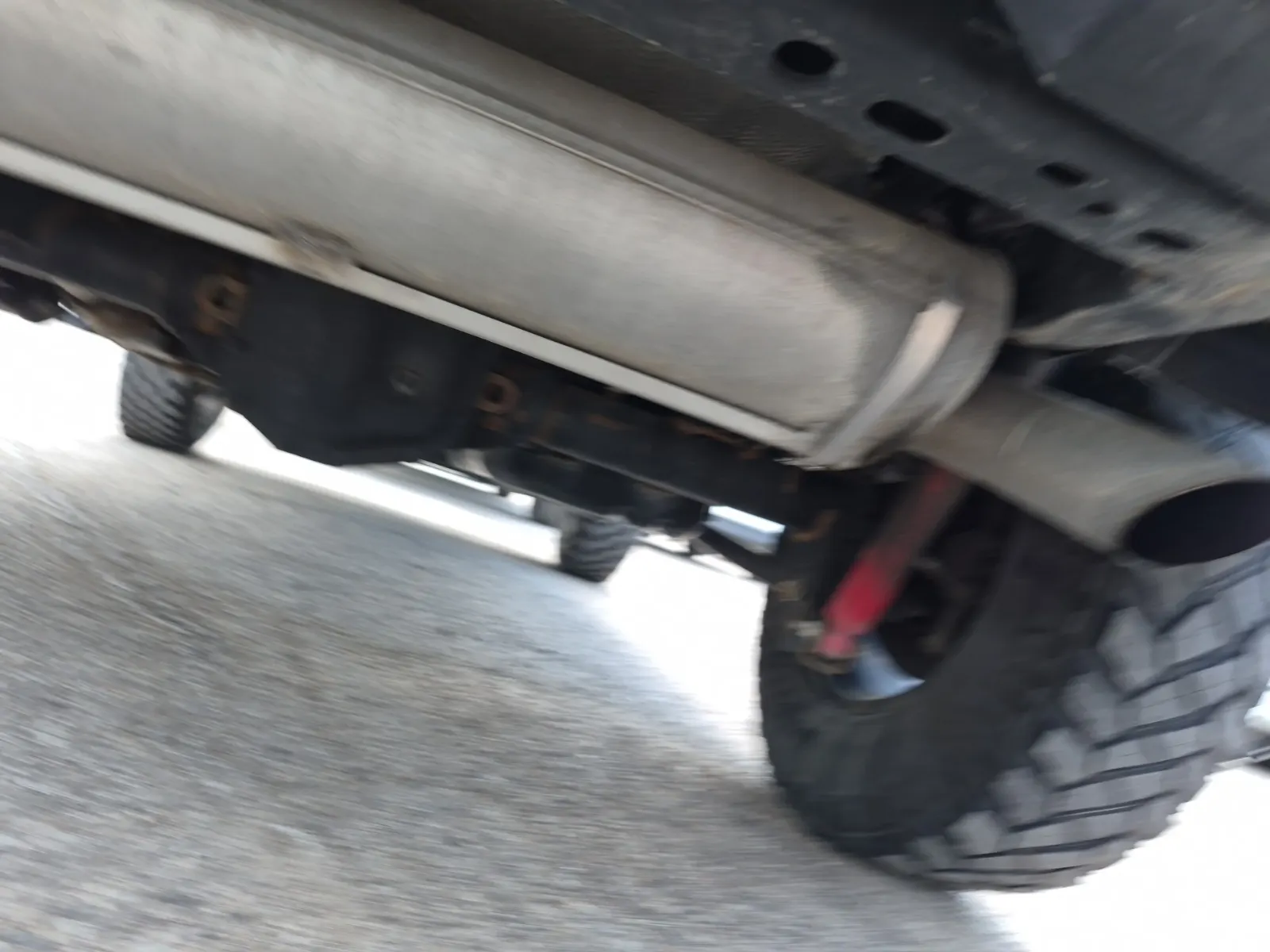 Undercarriage - Rear Photo