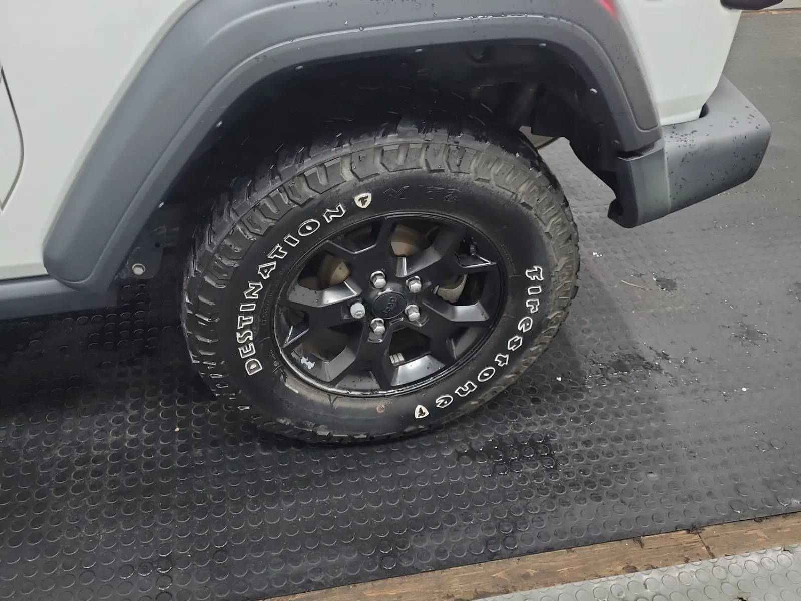 Left Rear Wheel/Tire Photo