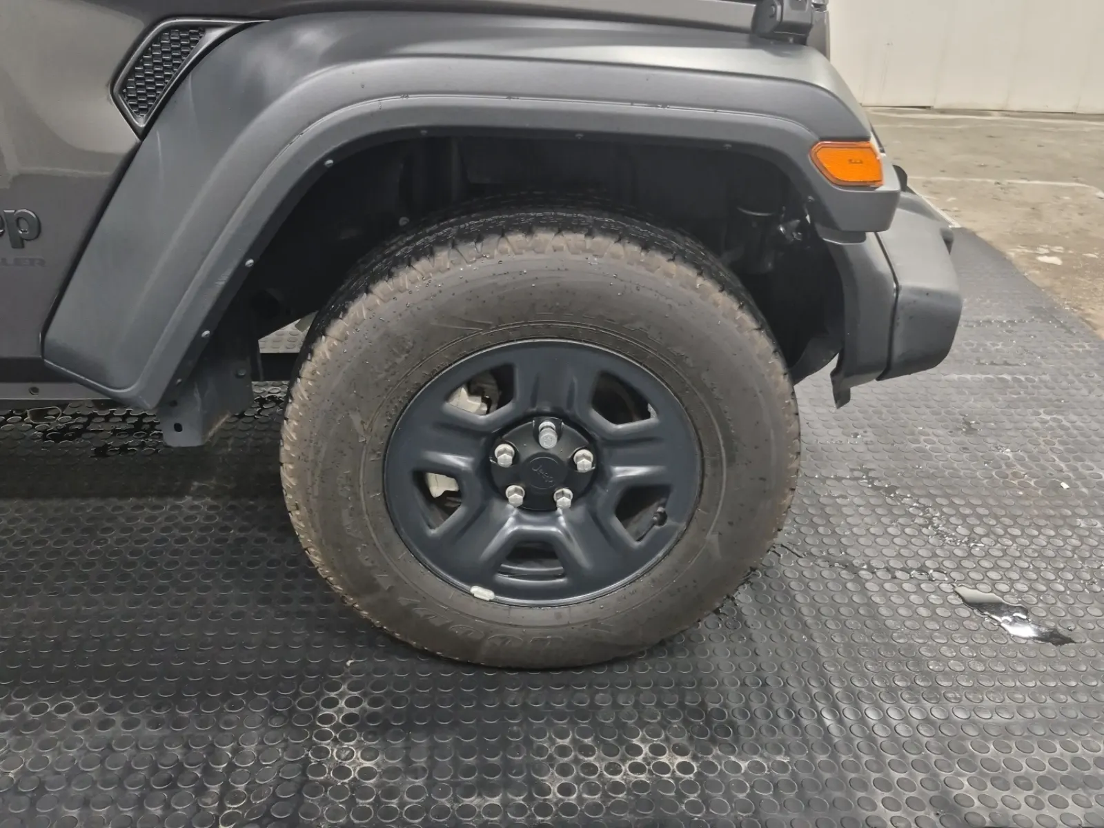 Right Front Wheel/Tire Photo