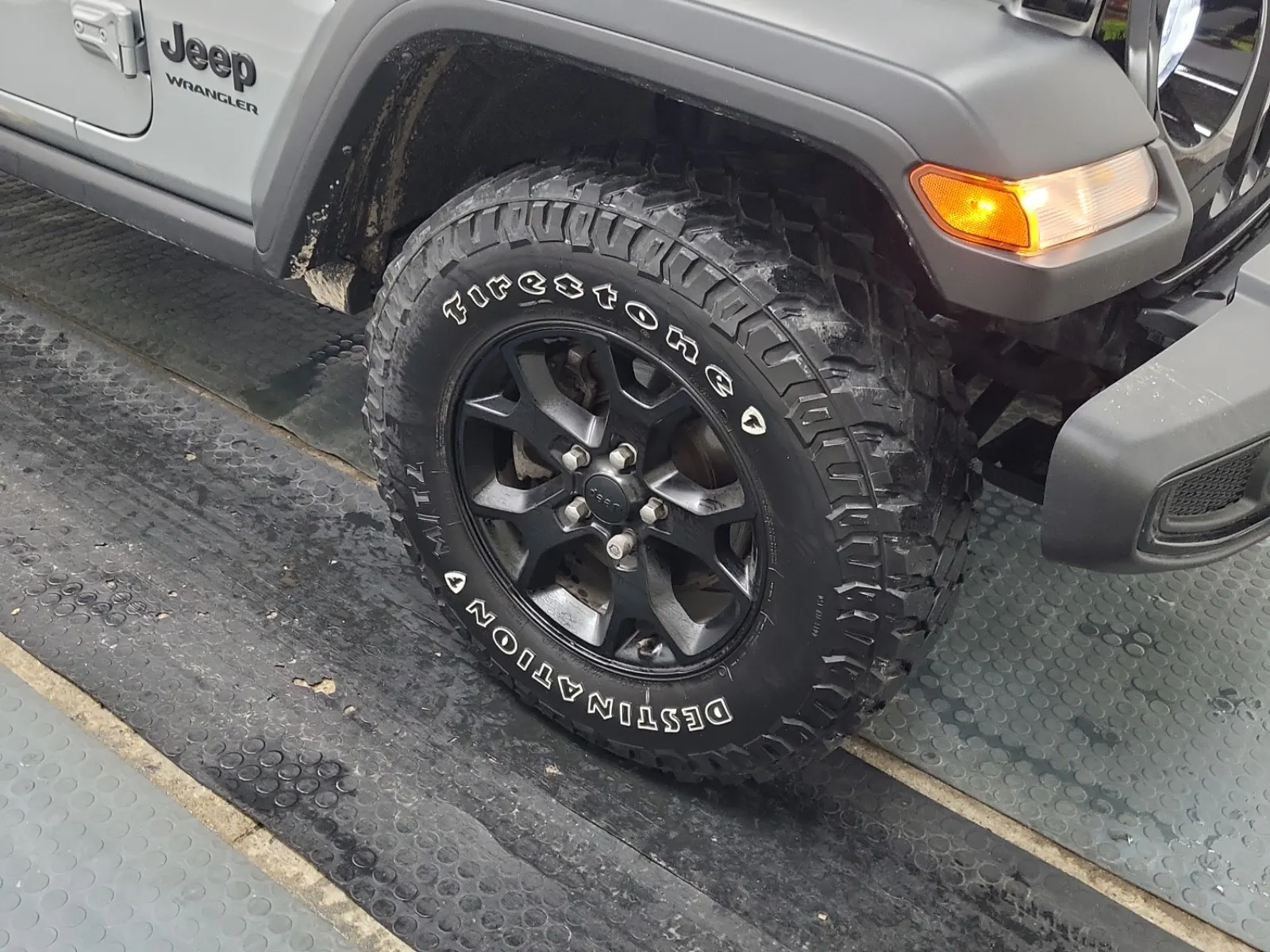 Right Front Wheel/Tire Photo