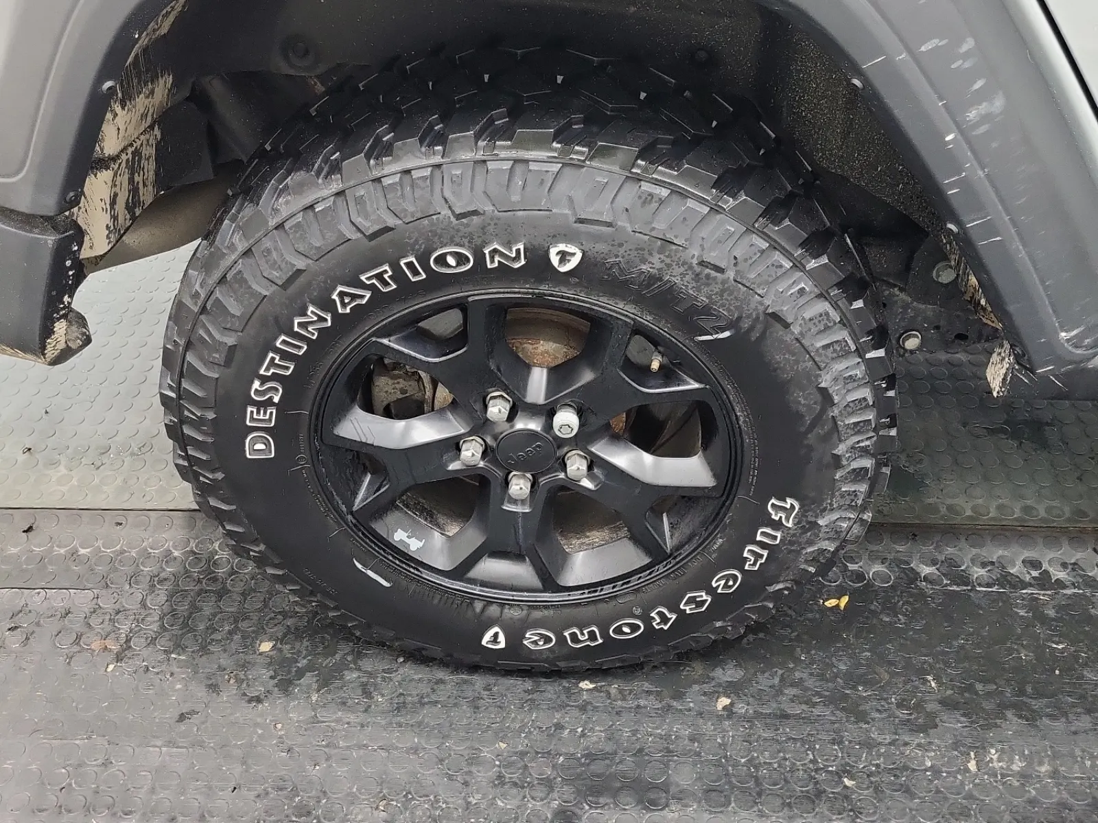 Right Rear Wheel/Tire Photo