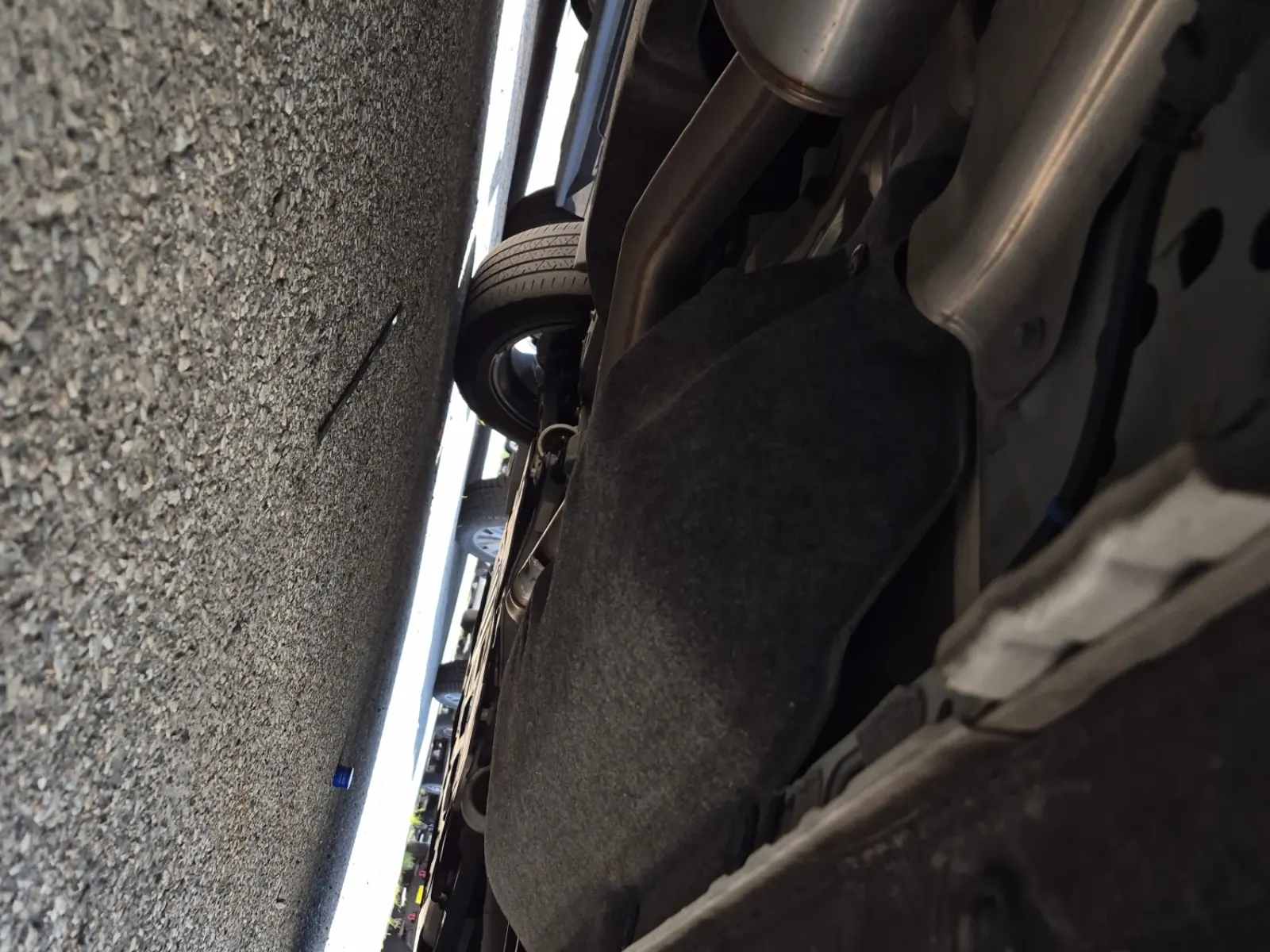 Undercarriage - Passenger Photo