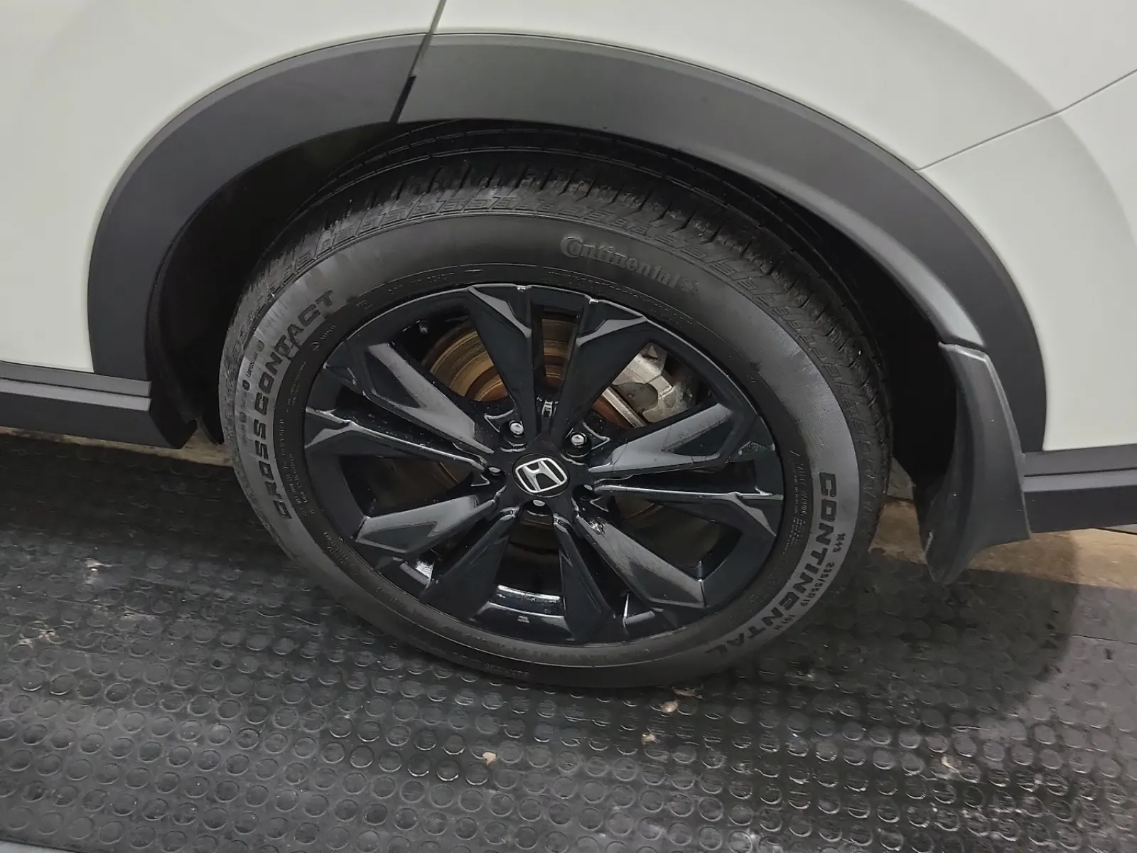 Left Rear Wheel/Tire Photo