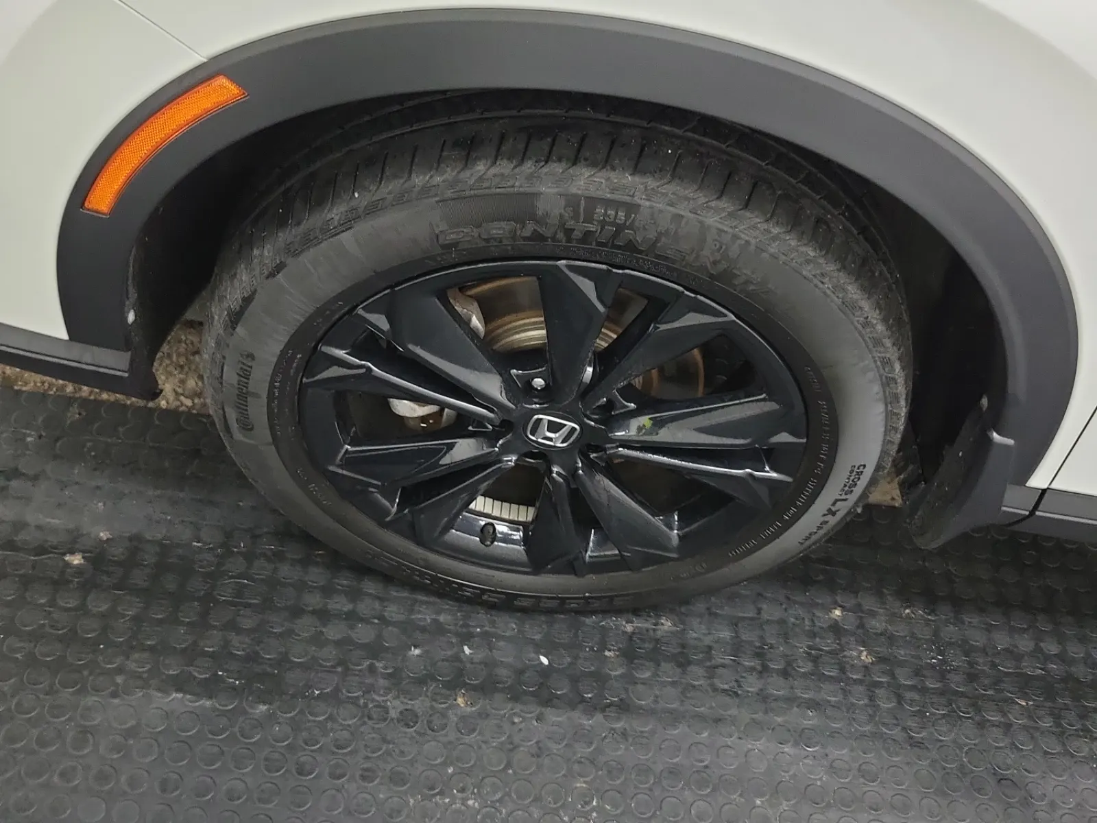 Front driver wheel/tire photo