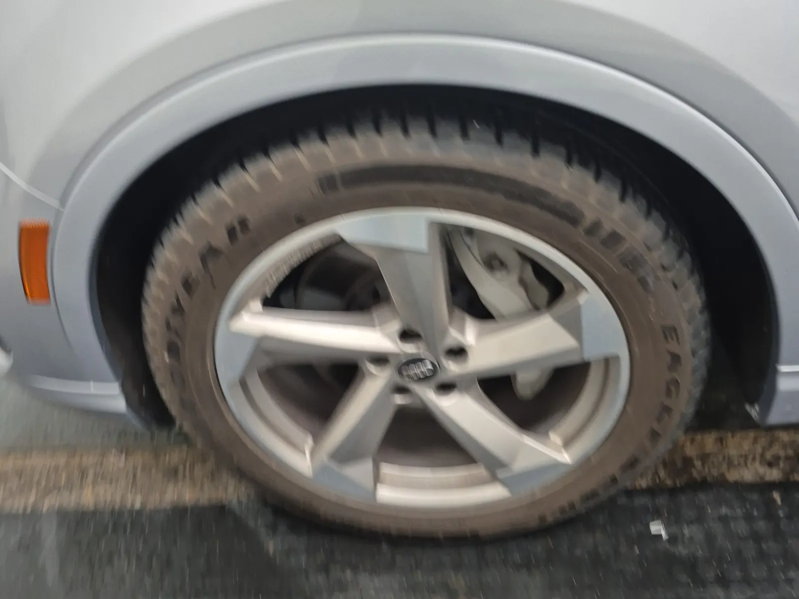 Front driver wheel/tire photo