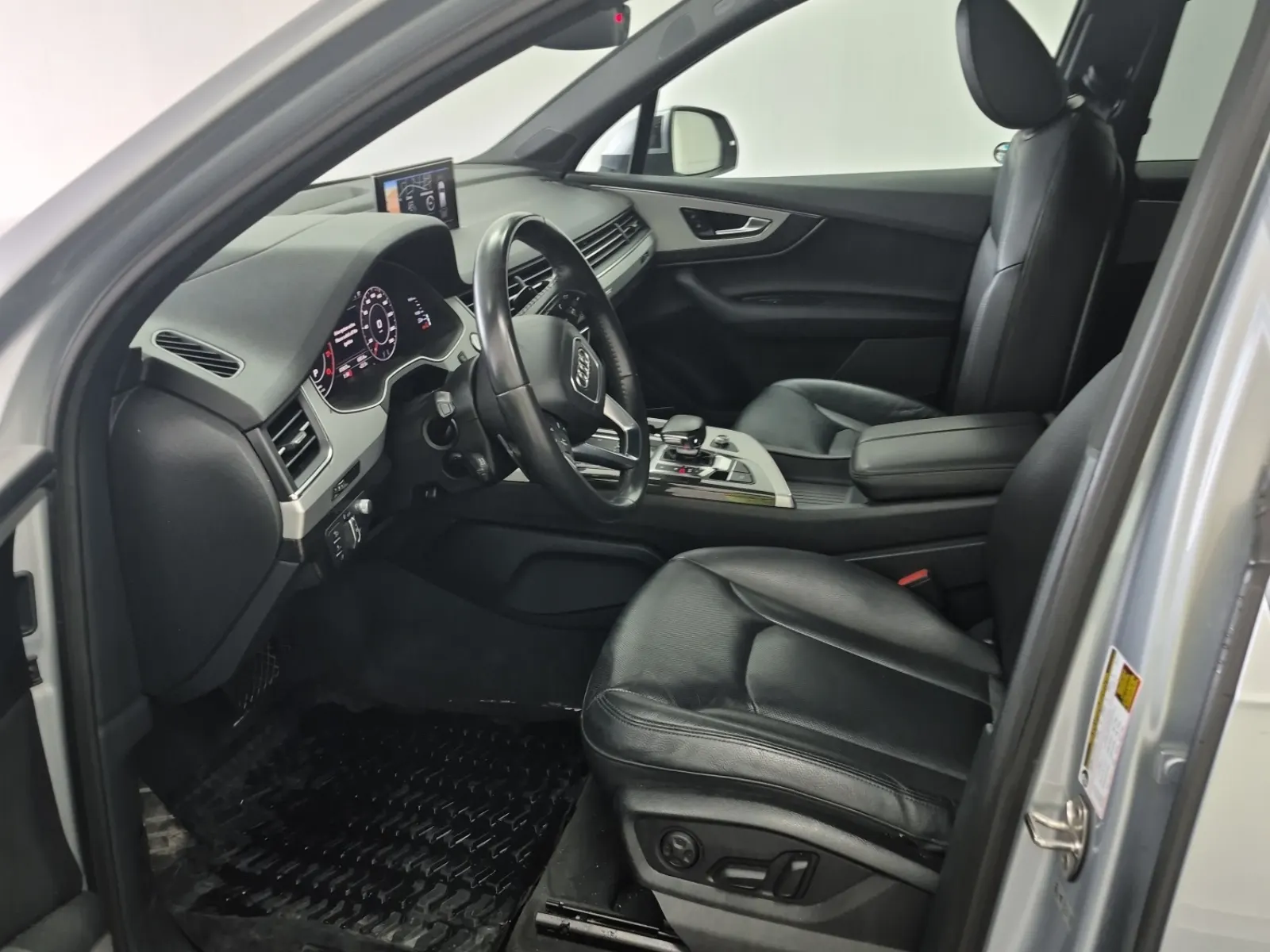 Front Interior Photo