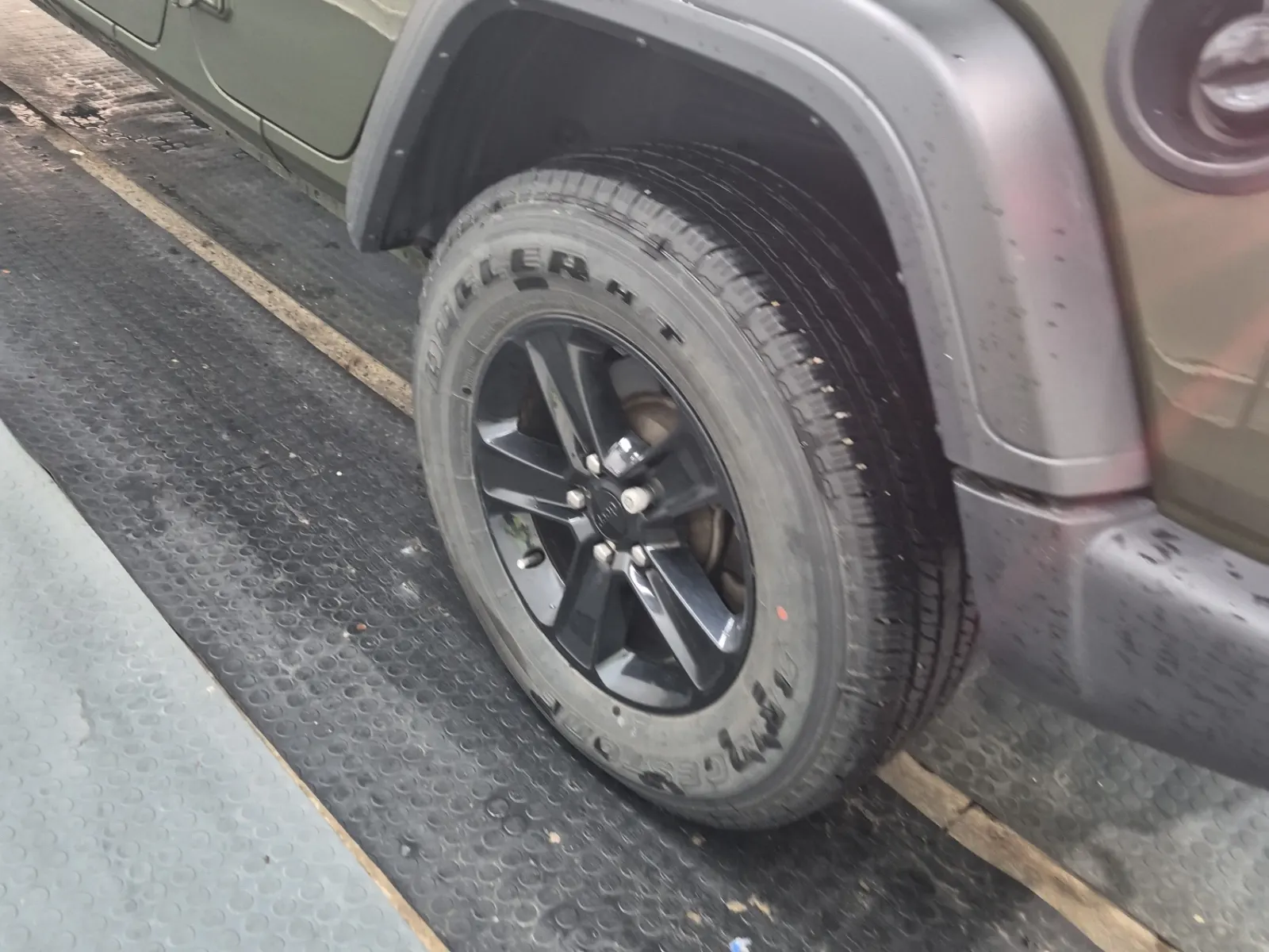 Left Rear Wheel/Tire Photo