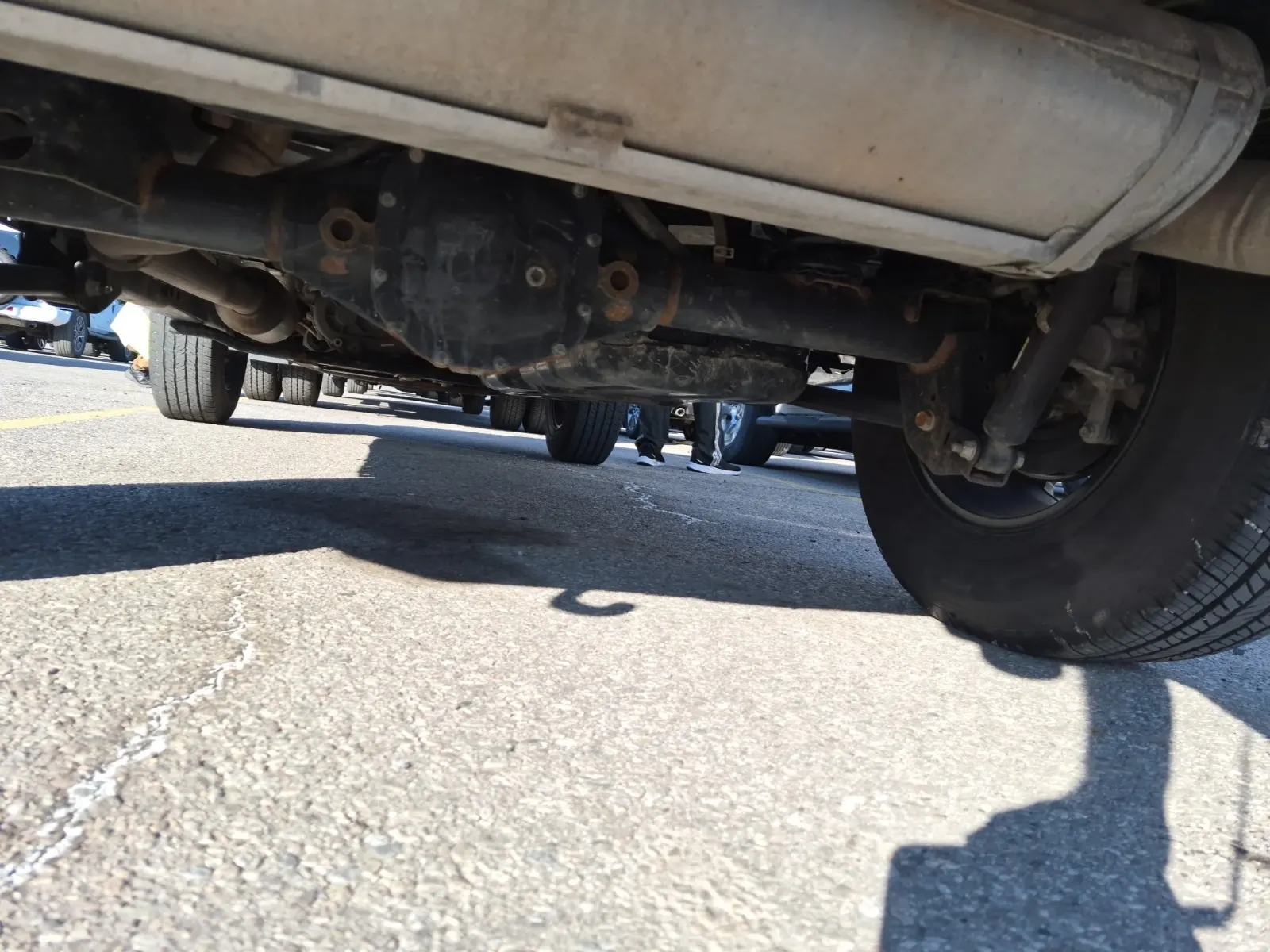Undercarriage - Rear Photo