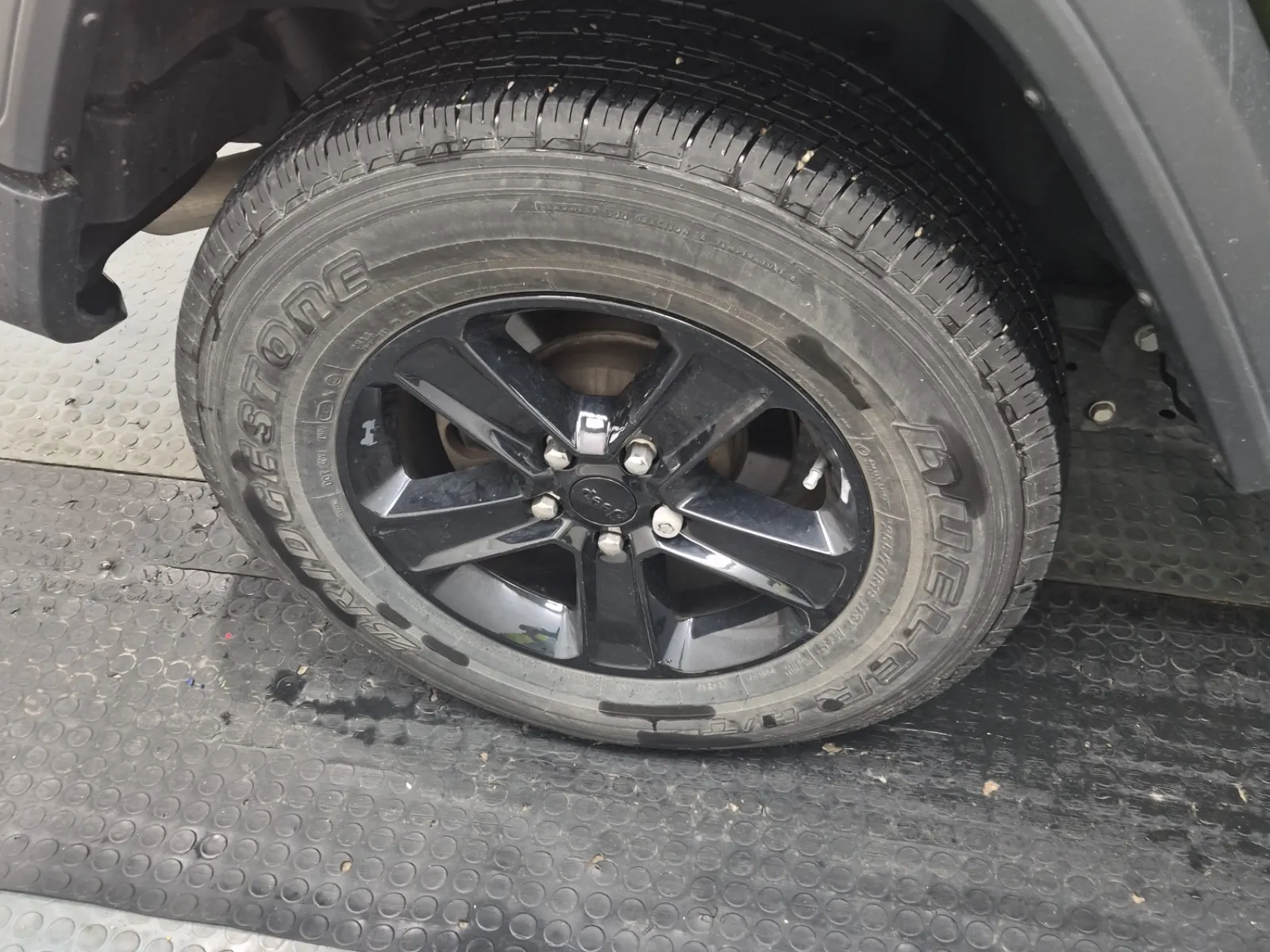 Right Rear Wheel/Tire Photo