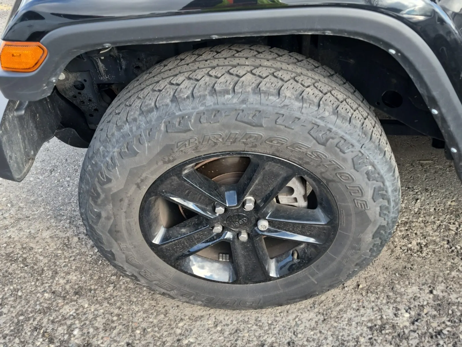Front driver wheel/tire photo