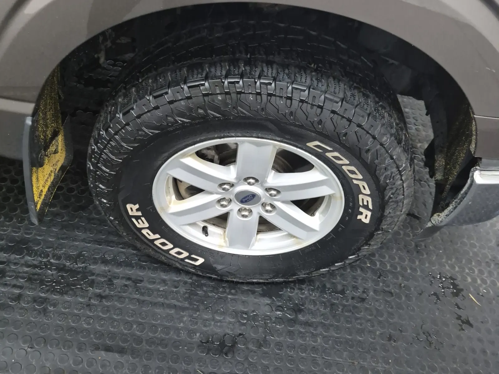 Right Front Wheel/Tire Photo