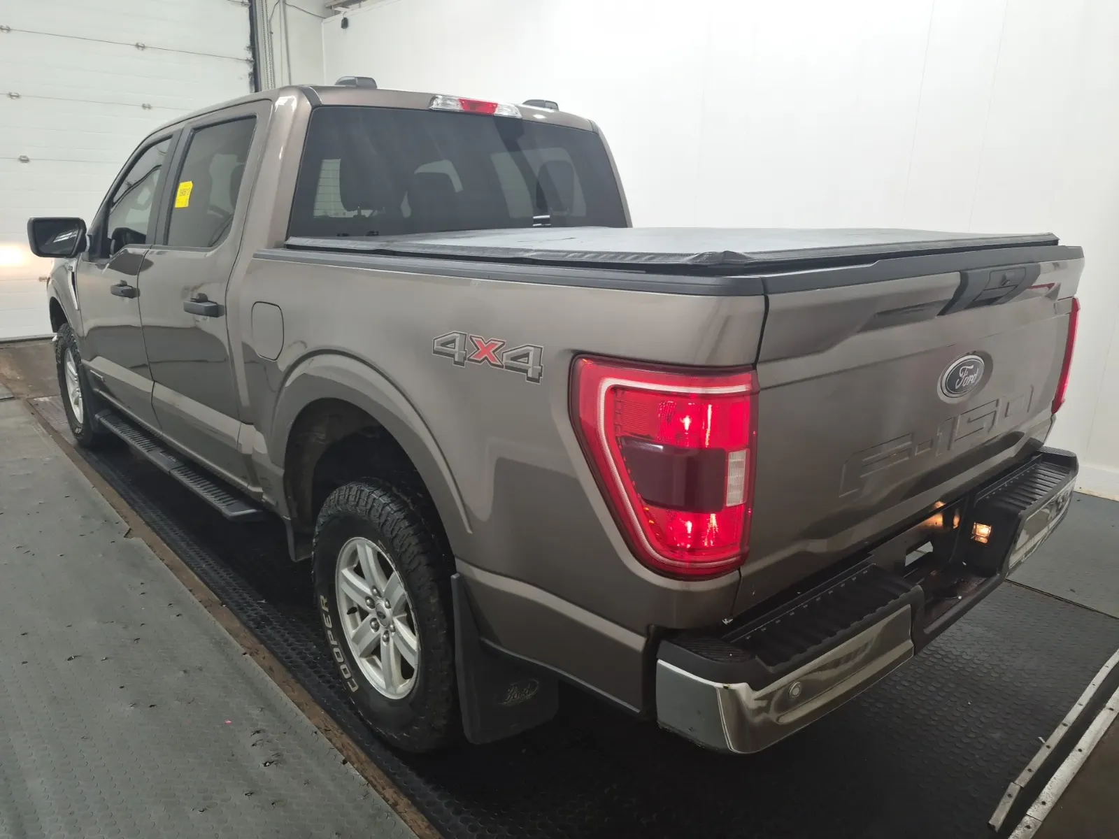 Driver Rear 3/4 Photo