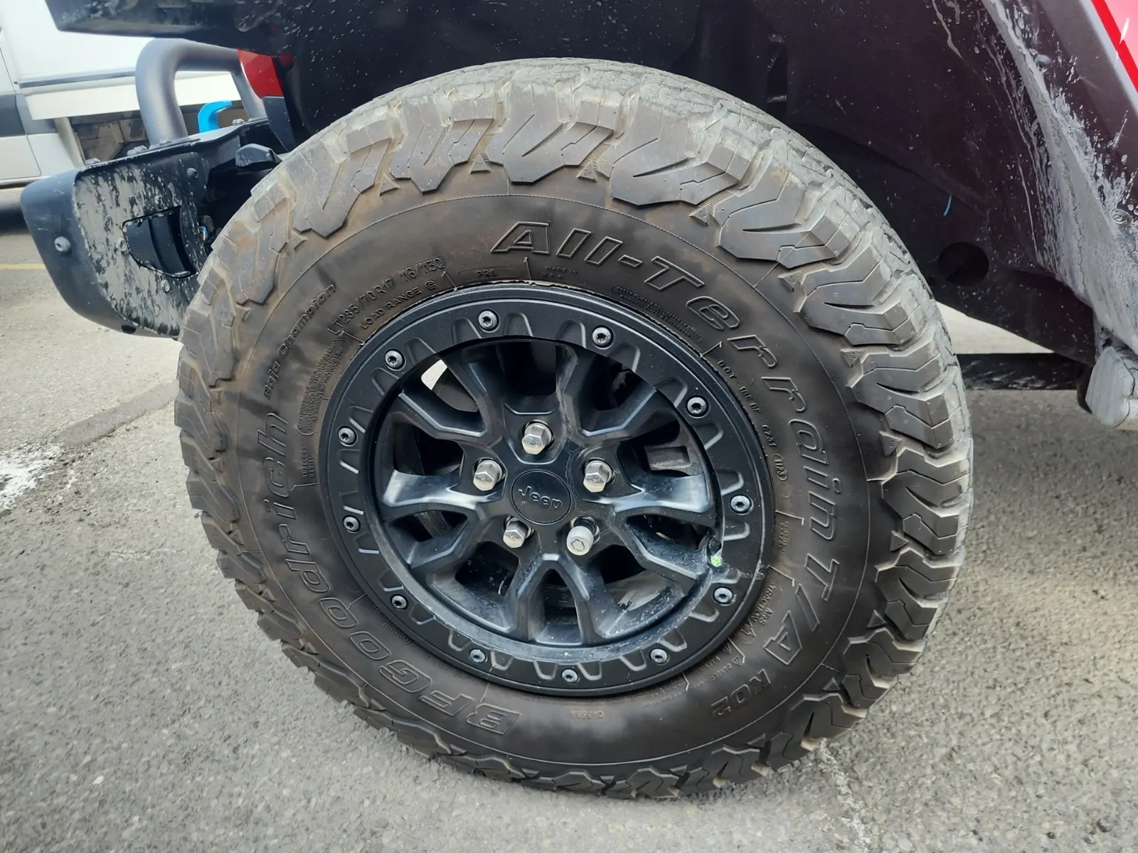 Front driver wheel/tire photo
