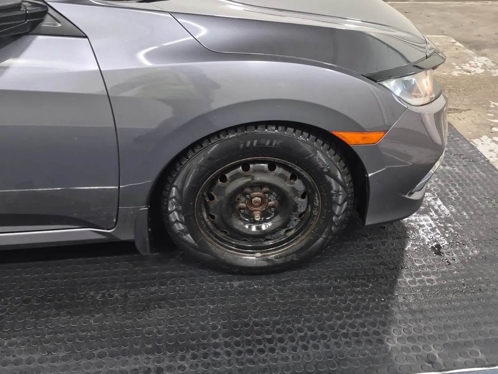 Right Front Wheel/Tire Photo