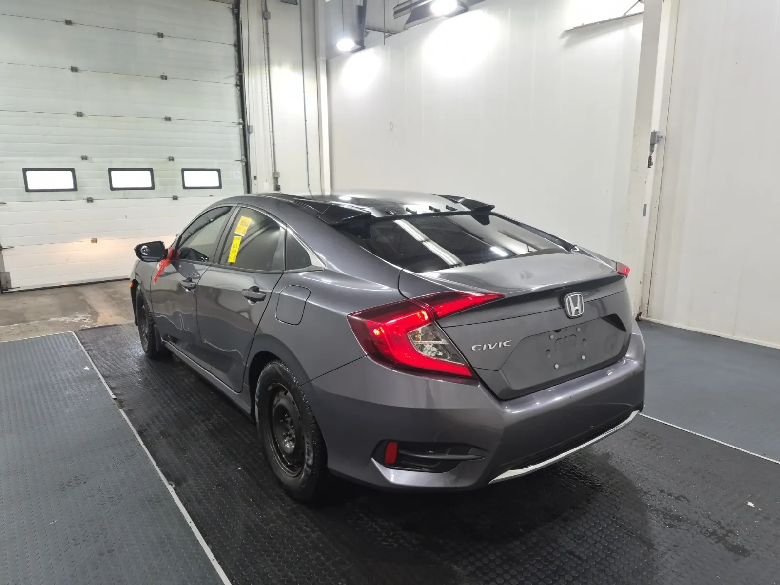 Driver Rear 3/4 Photo
