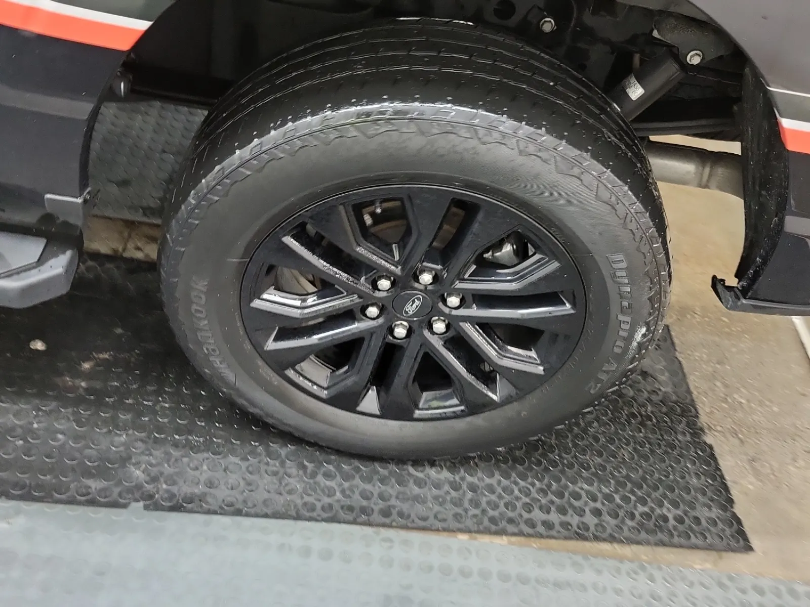 Left Rear Wheel/Tire Photo