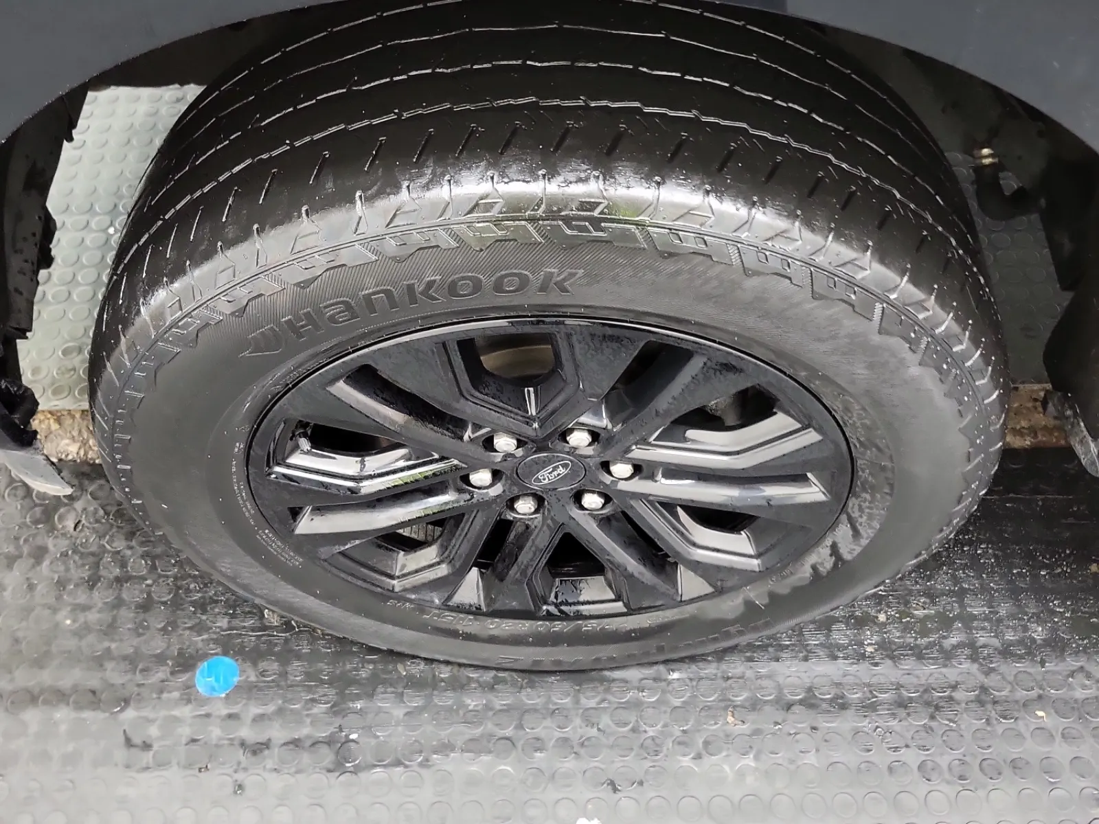 Front driver wheel/tire photo