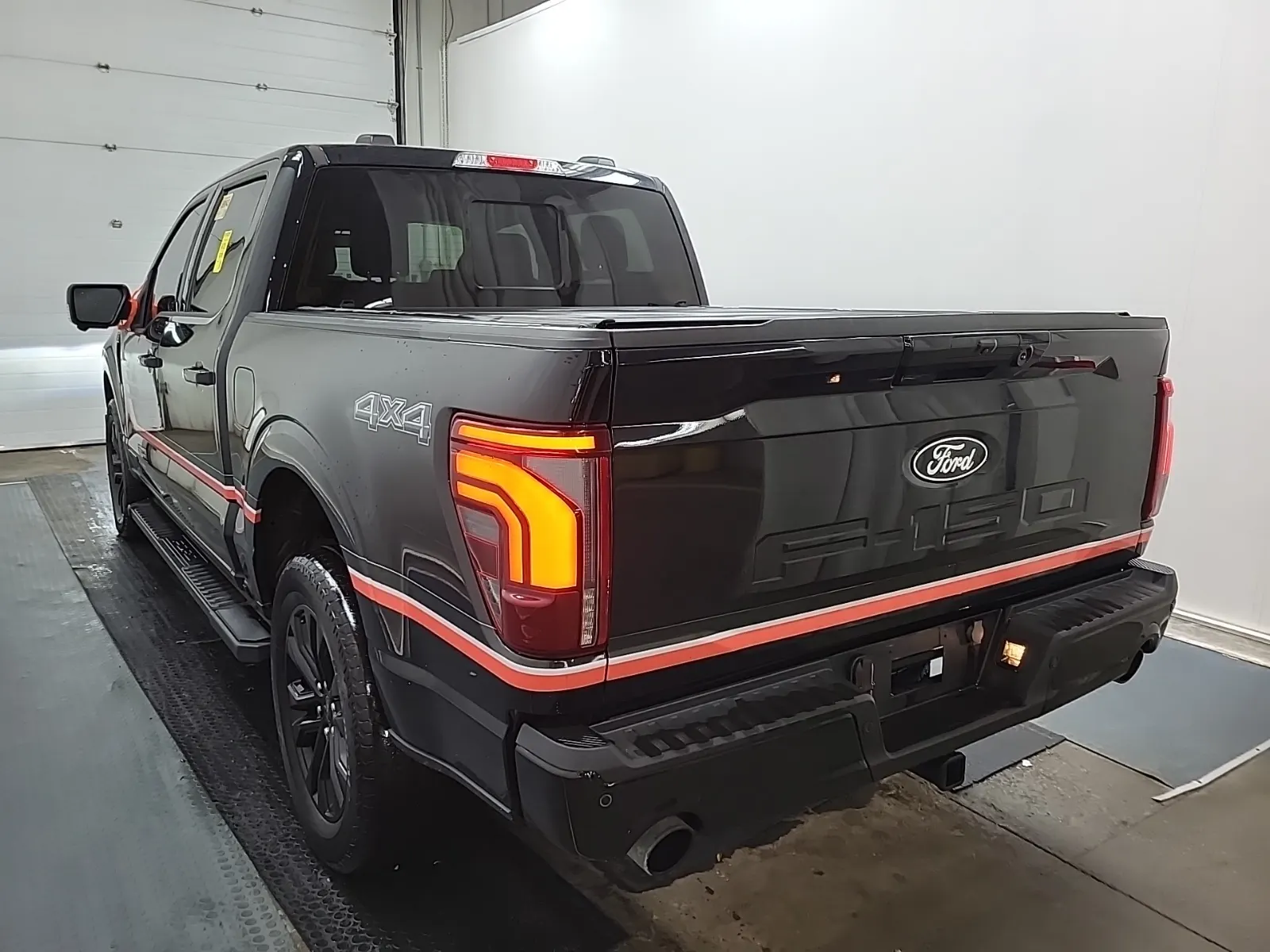 Driver Rear 3/4 Photo