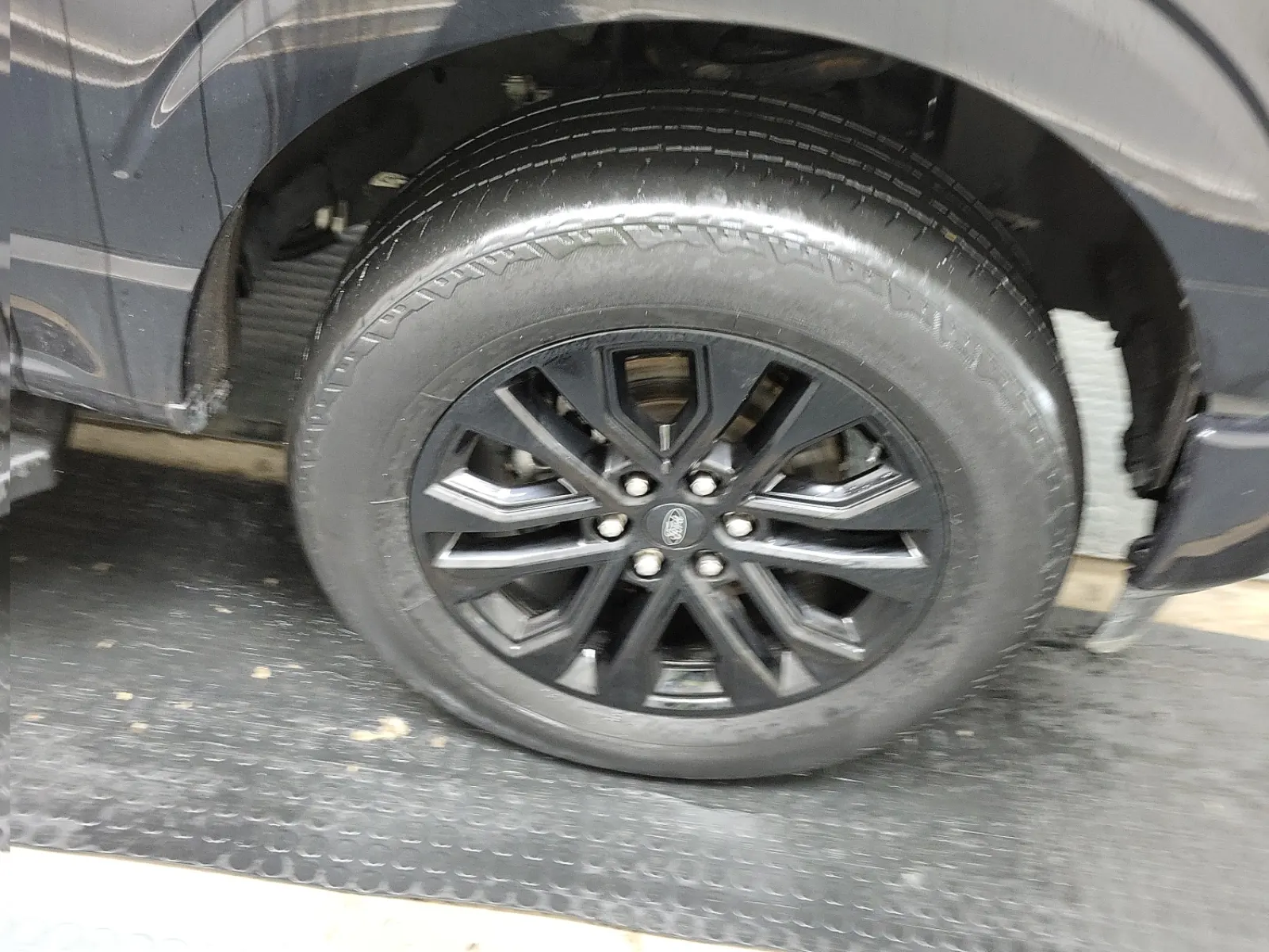 Right Front Wheel/Tire Photo