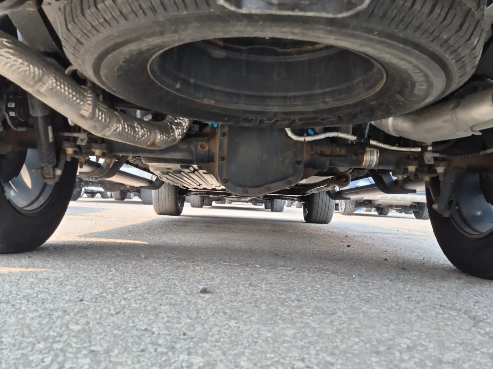Undercarriage - Rear Photo