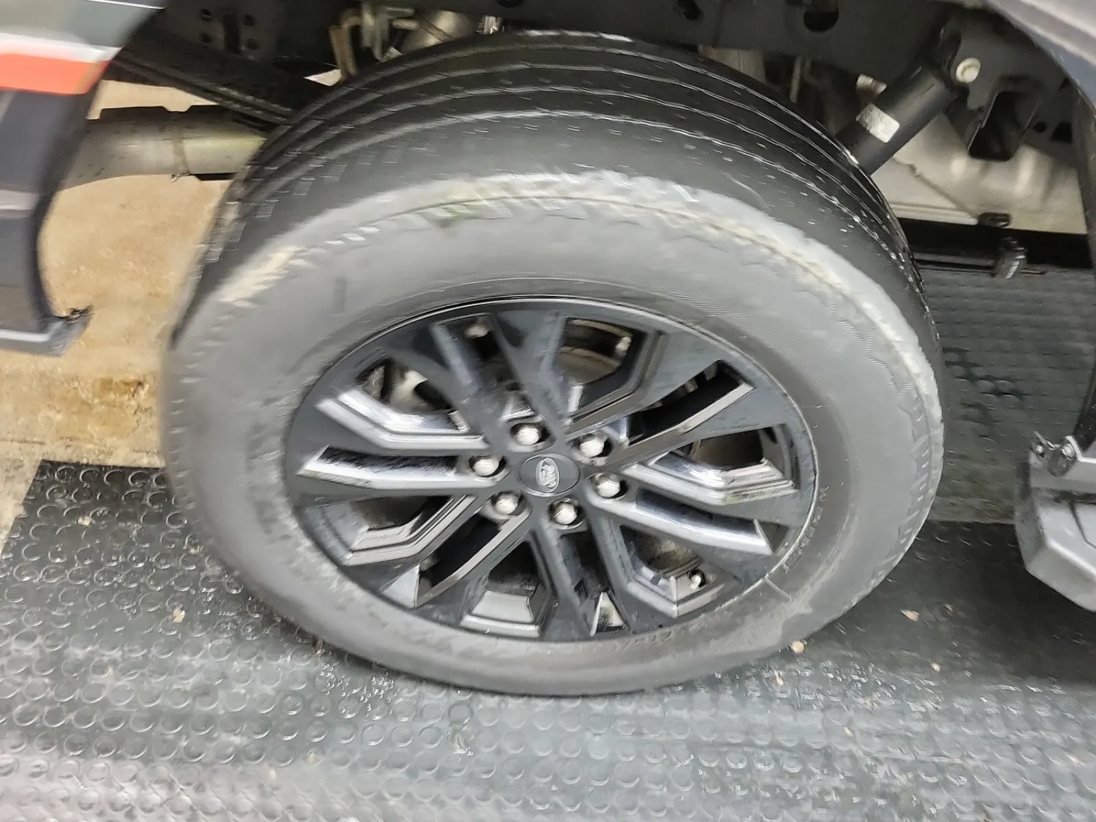 Right Rear Wheel/Tire Photo