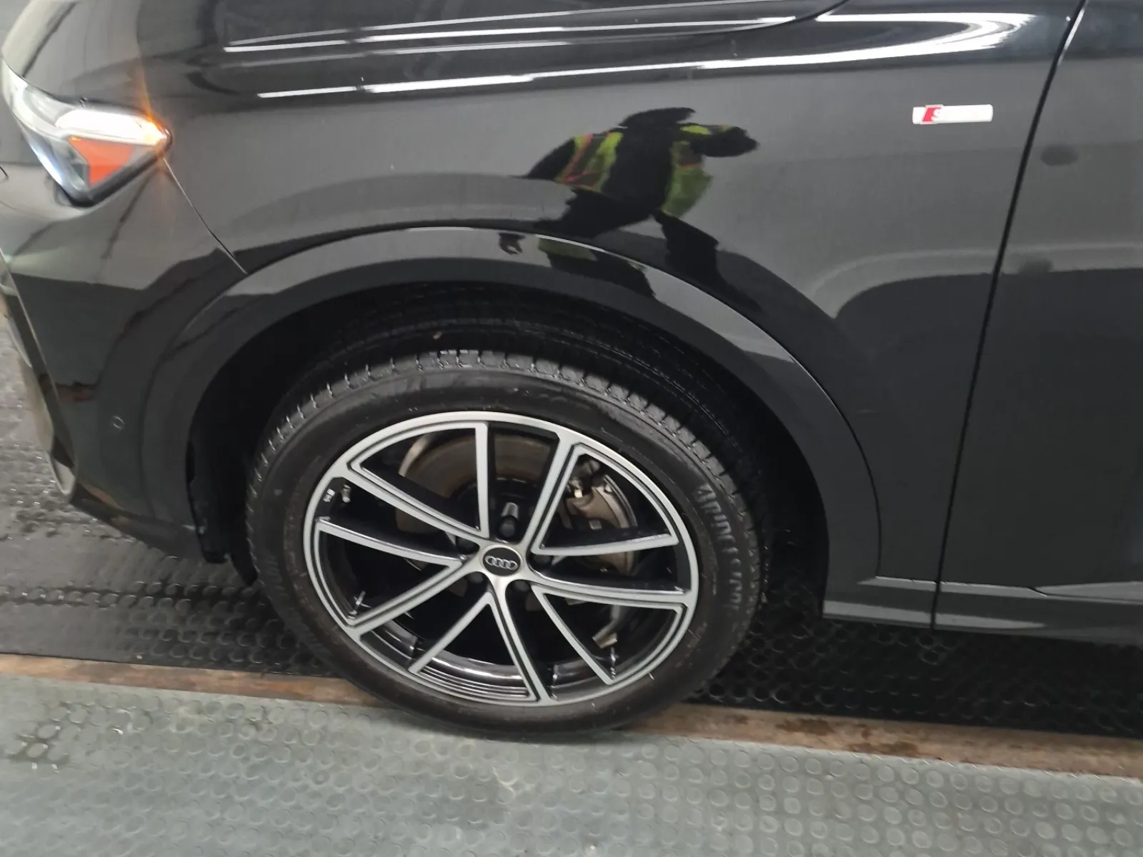 Front driver wheel/tire photo