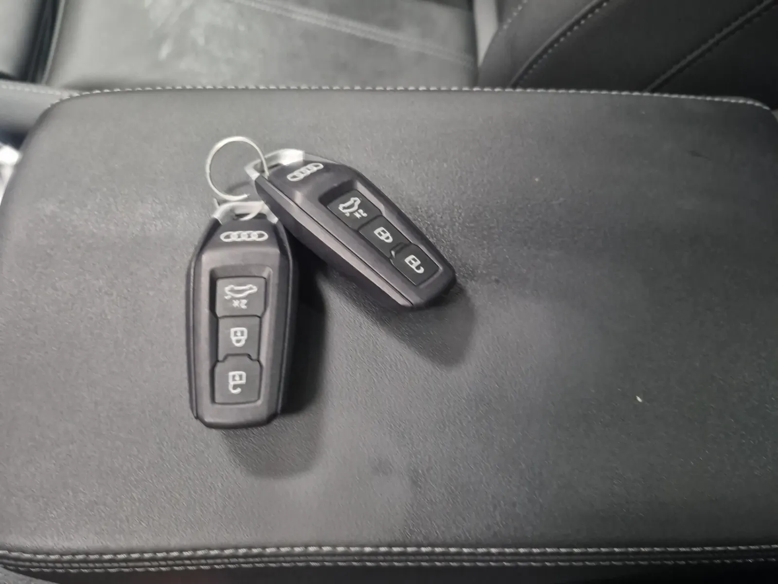 Keys/Fobs/Manual Photo