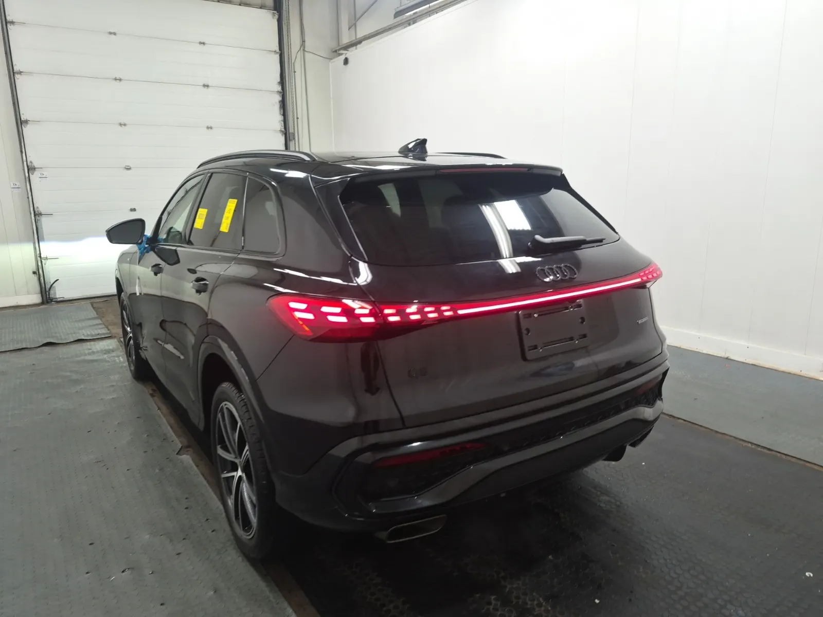 Driver Rear 3/4 Photo