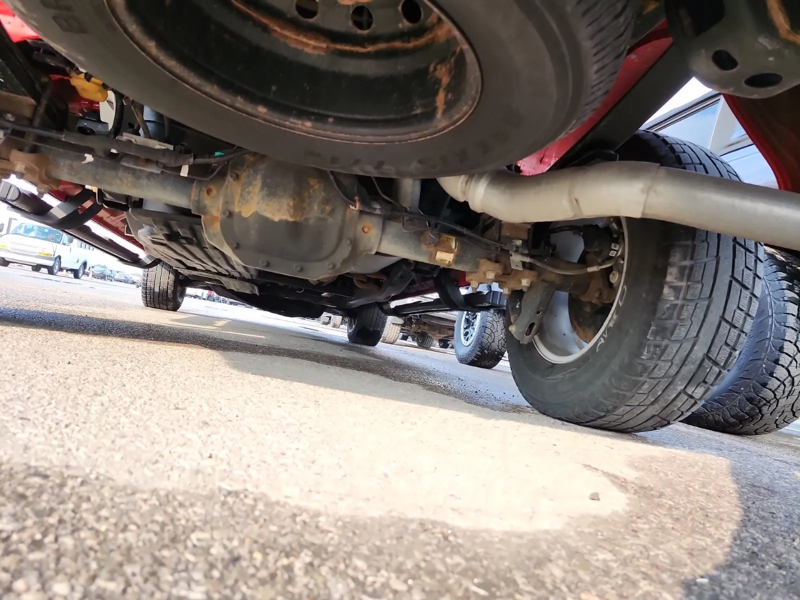 Undercarriage - Rear Photo