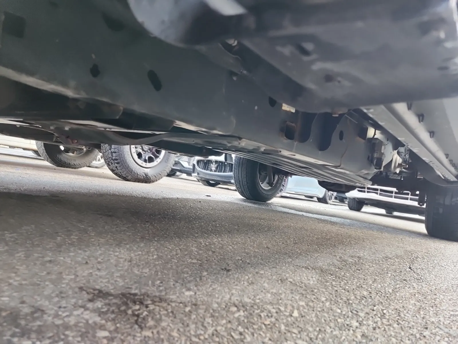 Undercarriage - Driver Photo
