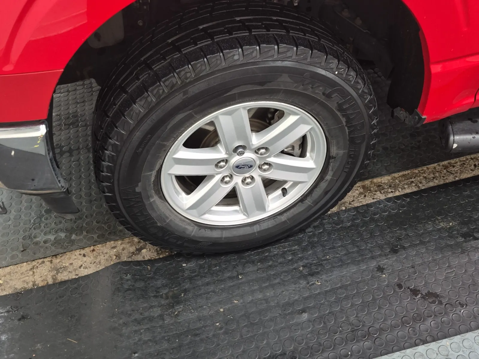 Front driver wheel/tire photo