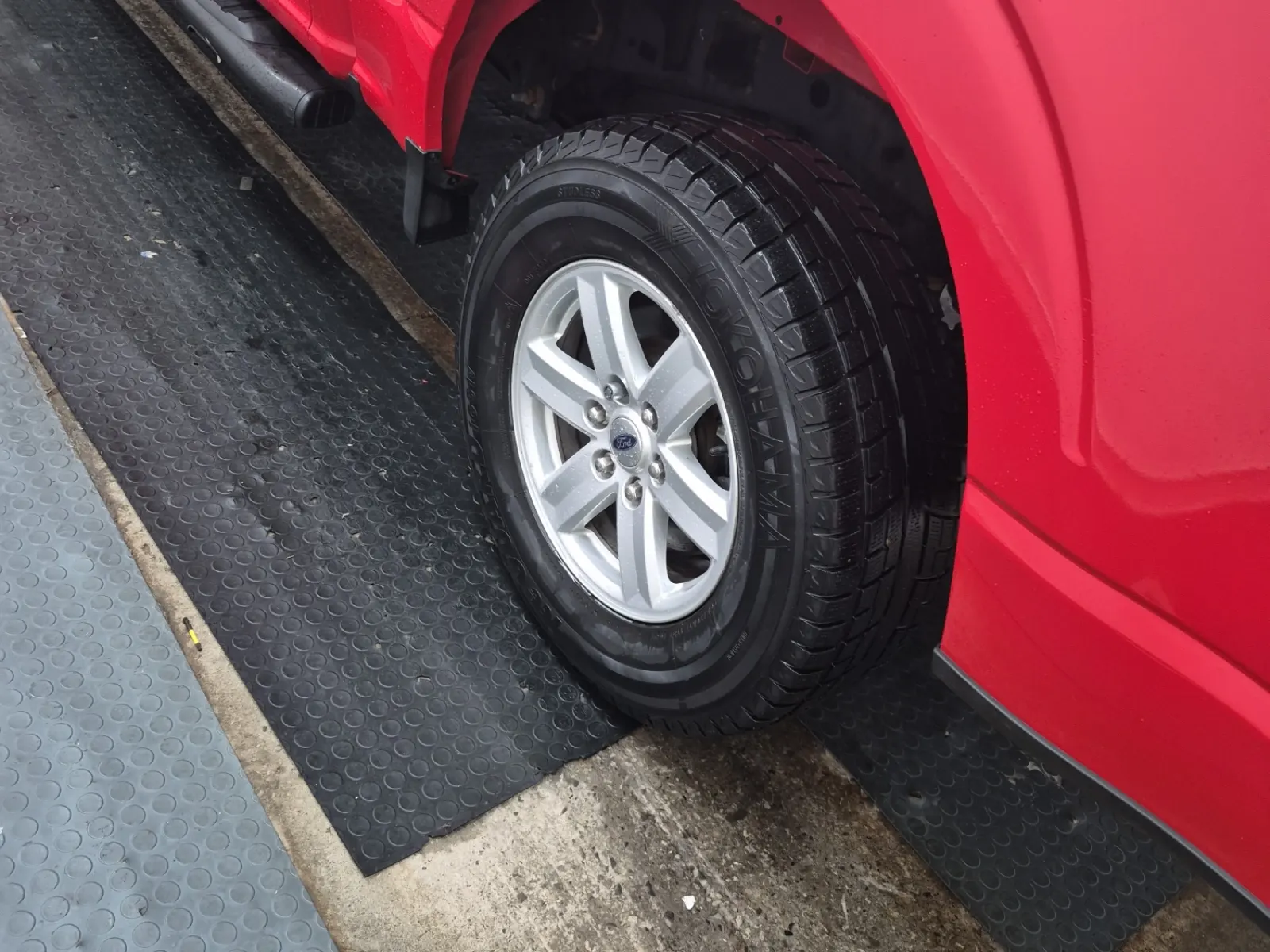 Left Rear Wheel/Tire Photo