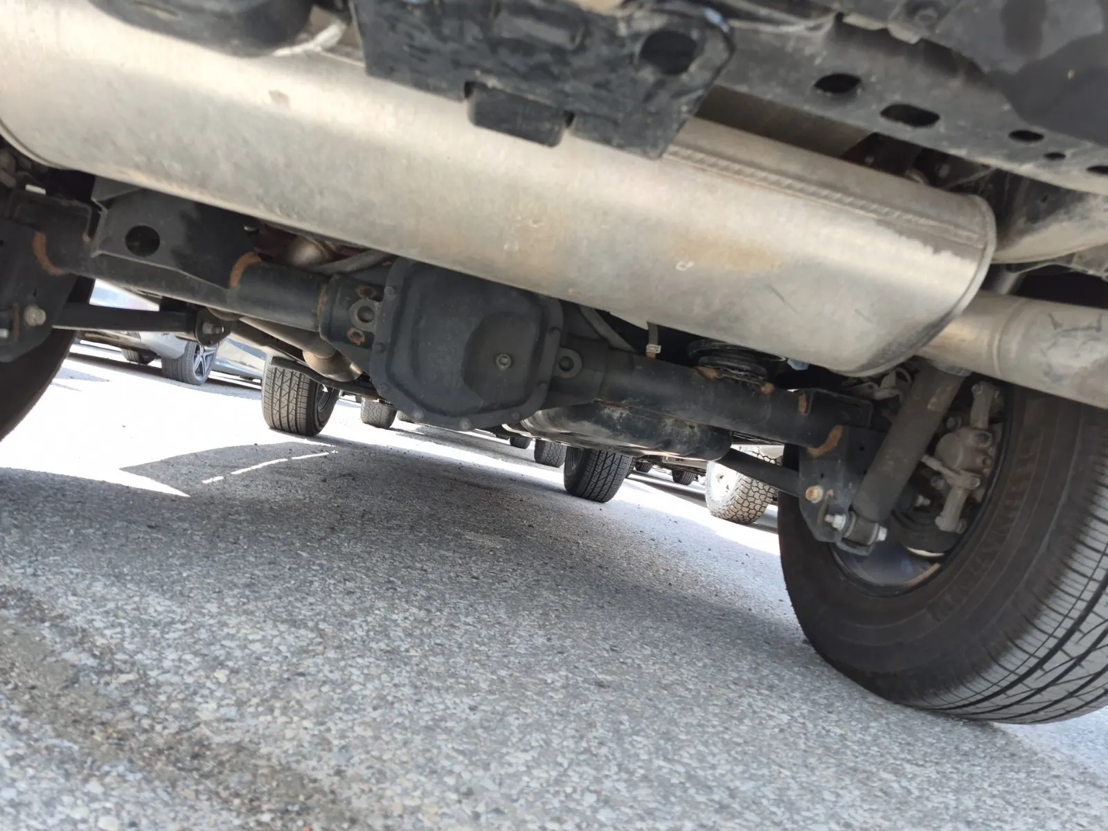 Undercarriage - Rear Photo